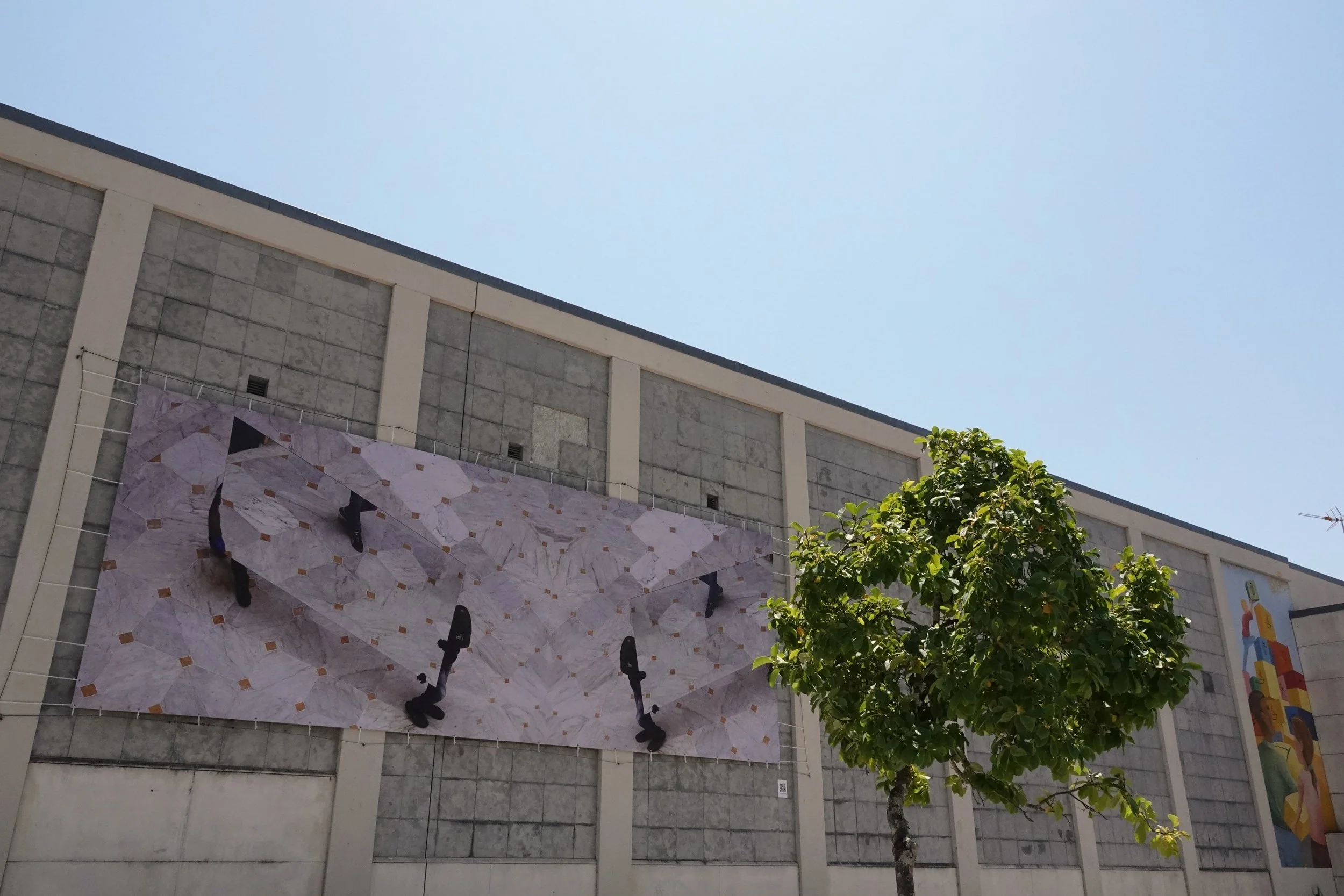 Projeto “Outdoor ’26” com obra de José Pedro Croft na fachada do Mercado Municipal D. Pedro V
