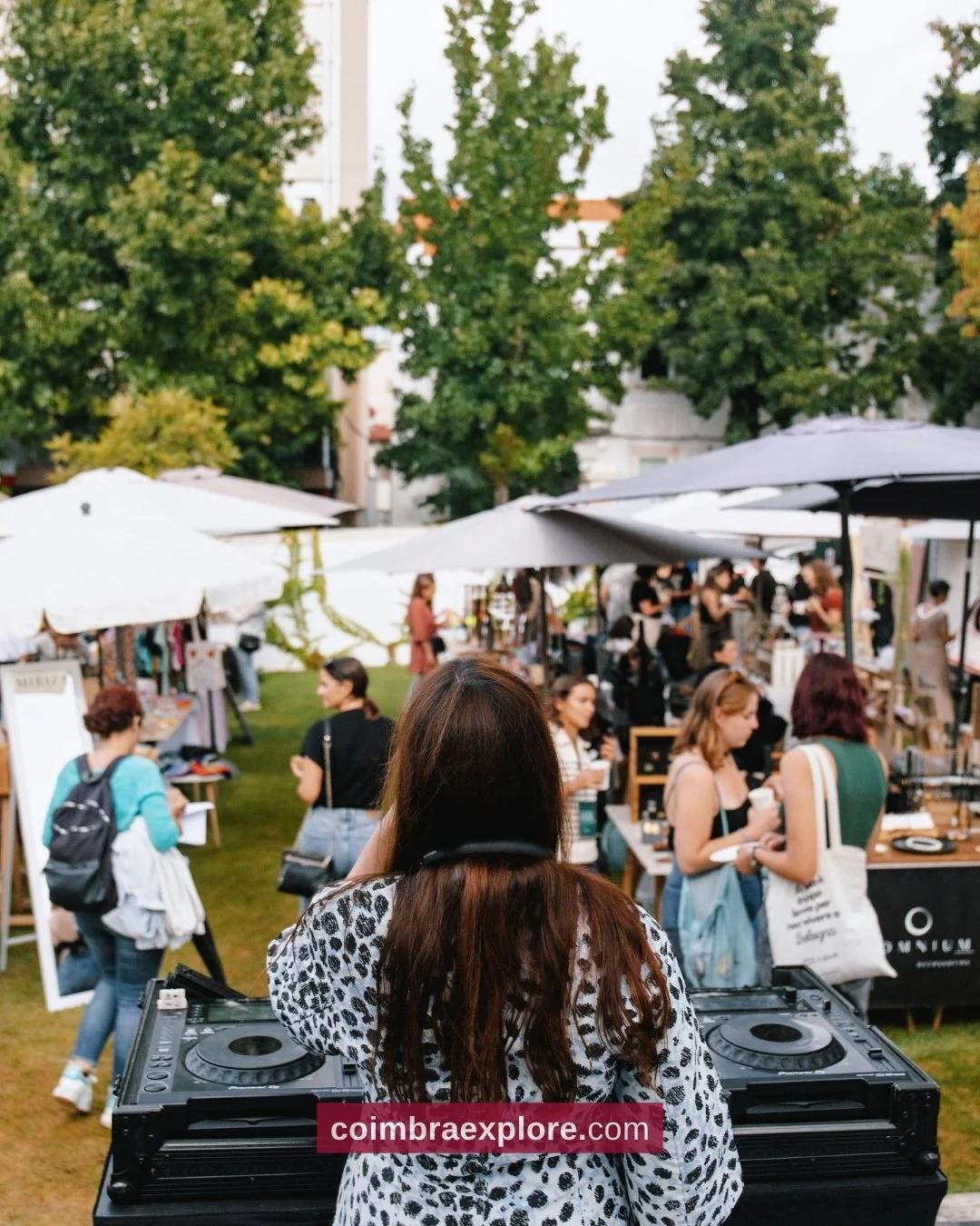 🎉 4 ANOS DE CRIATIVIDADE, COMPRAS E BOAS VIBRA&Ccedil;&Otilde;ES EM COIMBRA! 🛍️✨

Este s&aacute;bado, 10 de outubro, h&aacute; um anivers&aacute;rio especial para celebrar na cidade! 🥳

O Coimbra Hype Market faz 4 anos e a festa acontece na Casa d