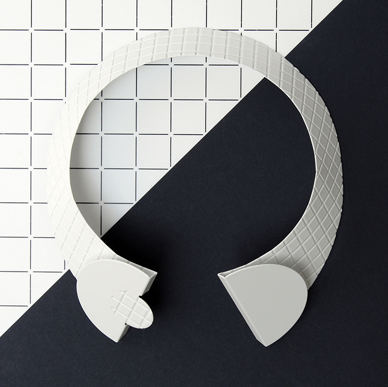 white+one+piece+winged+collar+(overhead+view).jpg