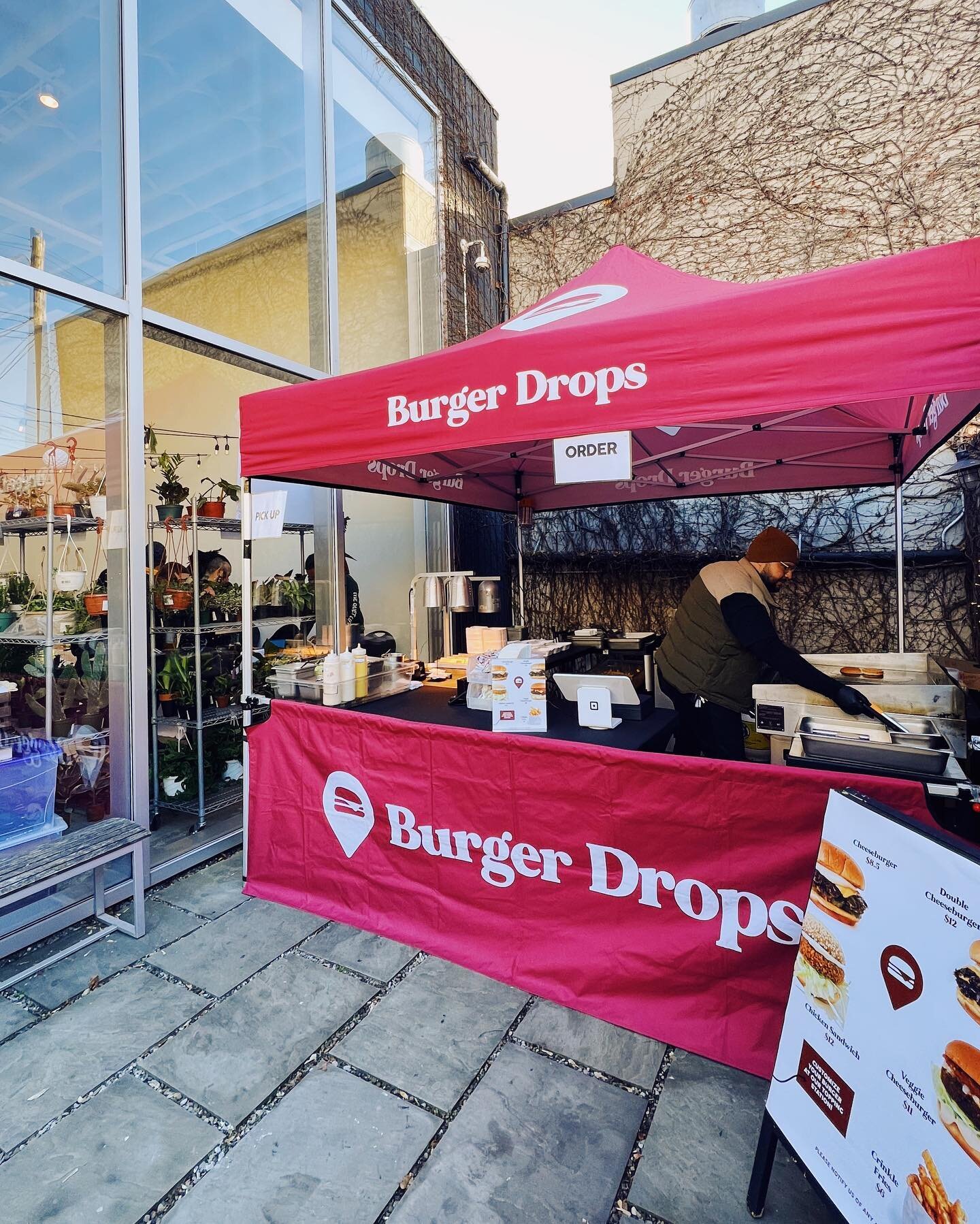 📍Dropping in on our friends @album.studios for their Holiday Market today and Sunday! Come say Hi and #shopsmall with +20 Toronto vendors 🛍 #burgerdrops #peaceandburgers
