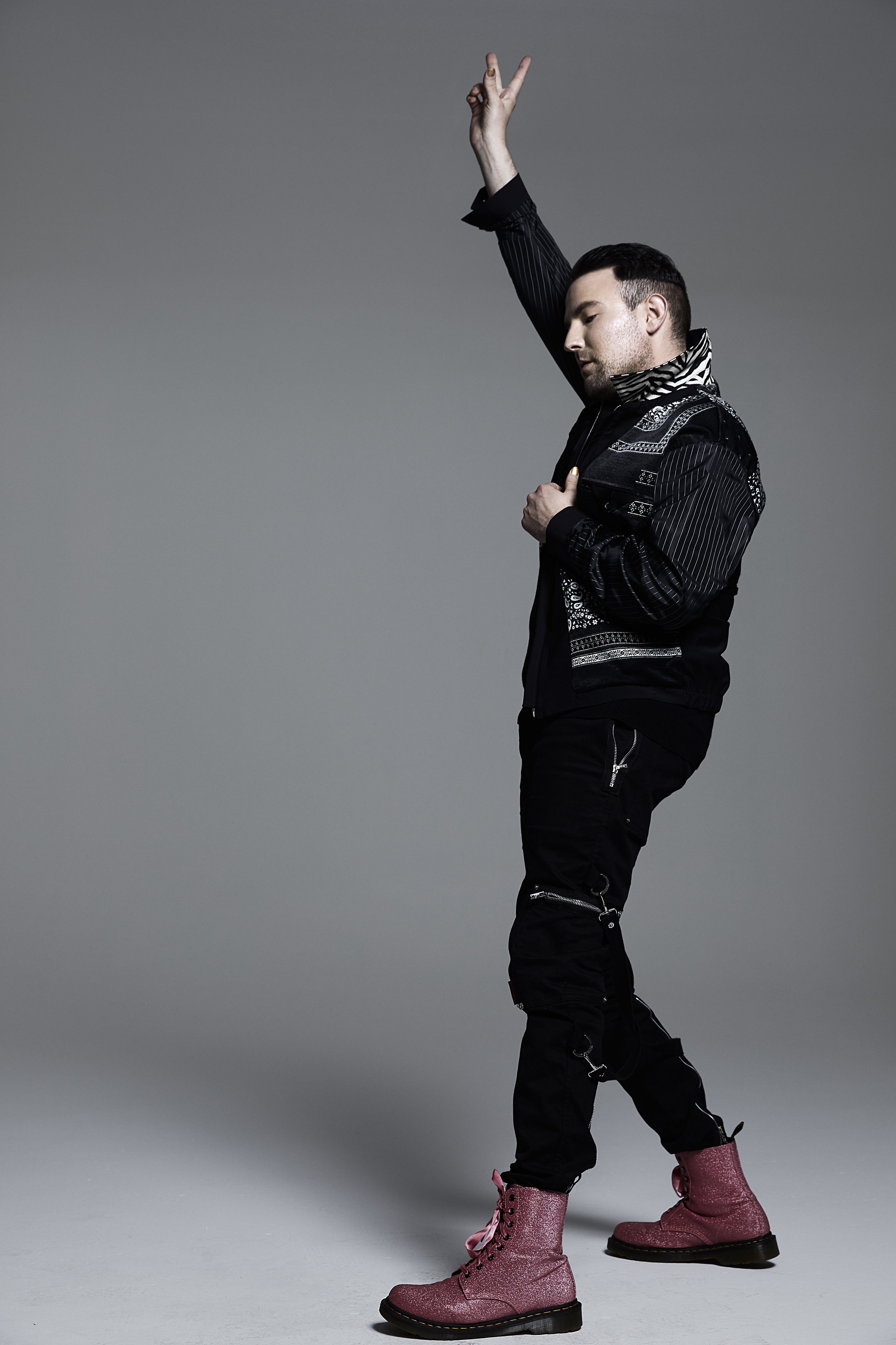 “I think the universe opened up for me in that moment,” morgxn says of writing his sultry, yearning debut single “love you with the lights on.” “Everything I wrote afterwards was silently anchored by this one moment.” Since then, morgxn has been working on songs for an upcoming EP and album that he will release through his label, wxnderlost records. “wxnderlost is a reminder for me that even when you think you know where you’re going, or even when you’re somewhere you want to be, it can all change in an instant. wxnderlost reminds me that the journey is the best part.” morgxn’s journey began in his hometown of Nashville where his earliest musical memories are singing with his mom. “I could hold melodies before I could talk,” he says. By age six, morgxn was a “small, chubby Jewish kid dominating the gospel choir” (as he puts it.) At age nine, he began taking voice and piano lessons and writing songs. After college, he made his way to New York City where he dabbled in theatre. “Theater unlocked my sense of empathy,” morgxn says. “I could see myself in the characters I was playing, but when you tell someone else's story for so long, you start to lose your own.” Now telling his own stories, morgxn is drawn to writing about human resilience in his fearless, vulnerable, electronic-soul songs: “How we pull ourselves back up even when we’re knocked down a thousand times,” he says. “I’m chasing the tension of wanting love, having it, and needing more. It’s that desire to go beyond the surface.”
