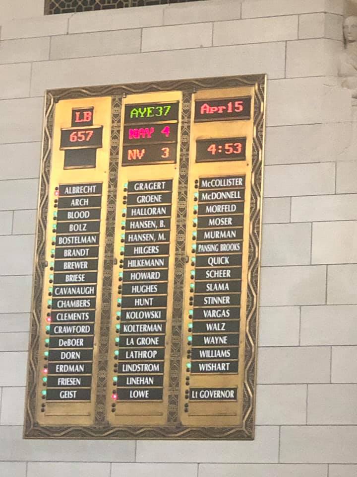37 Senators vote to advance LB 657 on to two more rounds debate. Photo taken by Senator Anna Wishart.