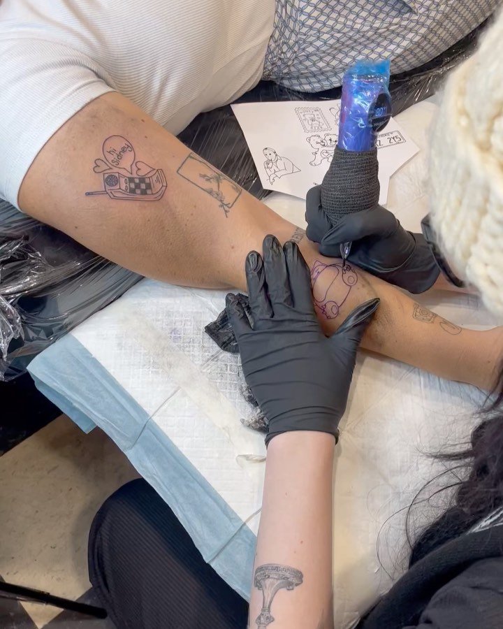 Few tattoos in action today! 
DM or email to book, check our bio for contact details 
-
🧸 @baddog_ink 
🐊 @lancaster.tattoos 
-
#tattooideas #tattoodesign #tattooartist #tattoo #inked #abstracttattoo #blackwork #tattooersofig #melbournetattoo#soulin