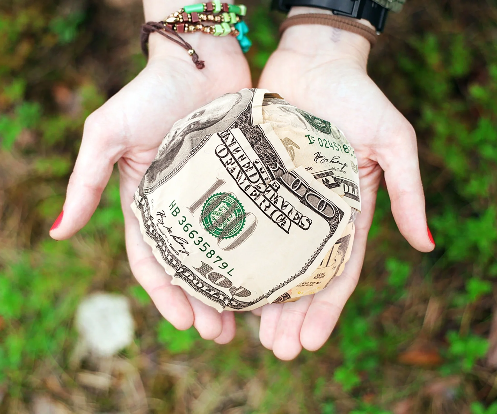 bracelets-cash-crumpled-271168.jpg