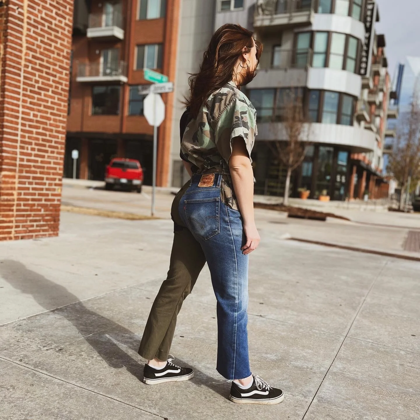 ECD43EE9-70A7-47C9-886B-5633513F29B1