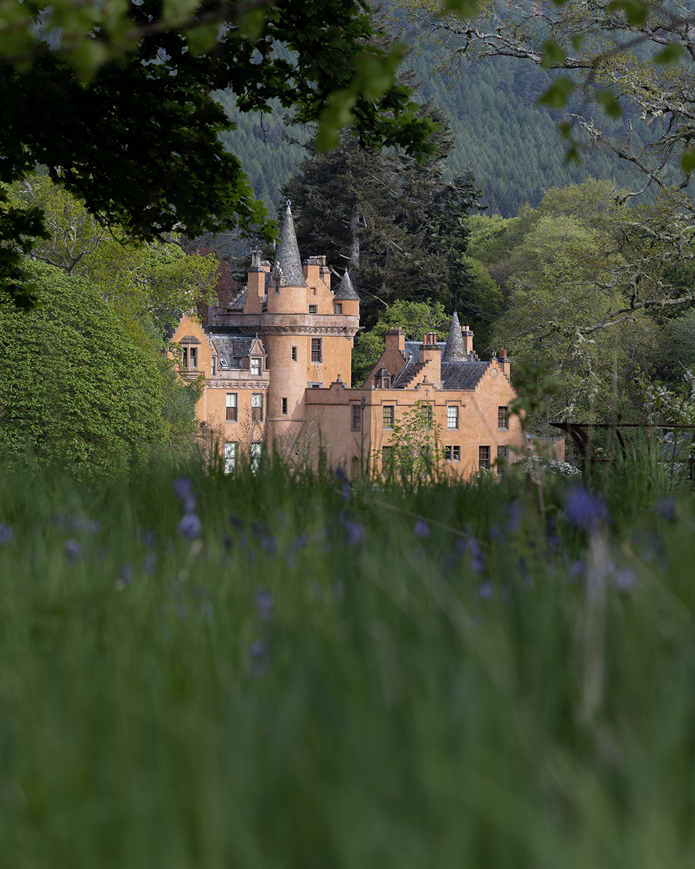 aldourie-castle.png