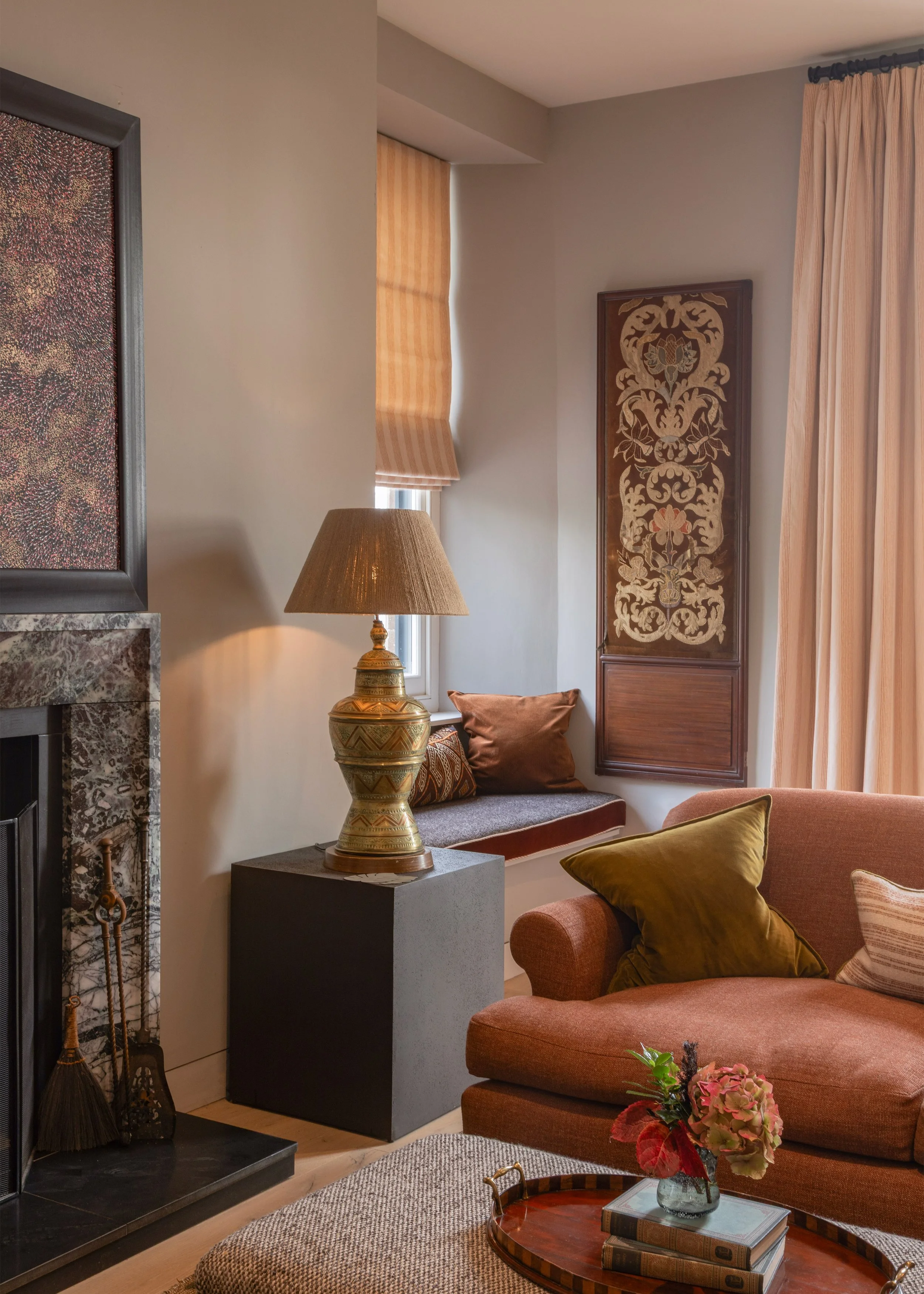 Luxurious drawing room with sofa, lamp and fireplace