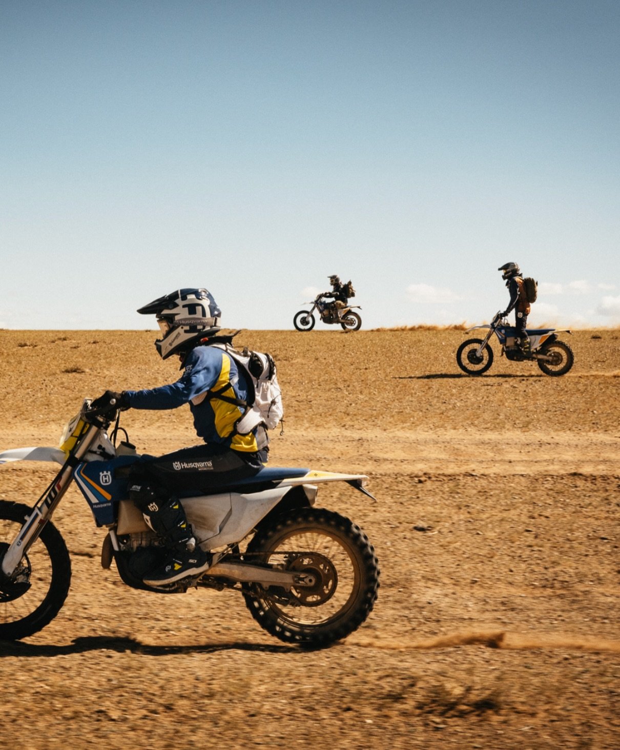 Life is what you make it. 7 days of pure Mongolia to reconnect with what matters. #onceinalifetime 🇲🇳

@huskylodge_mongolia 
@husqvarna.motorcycles