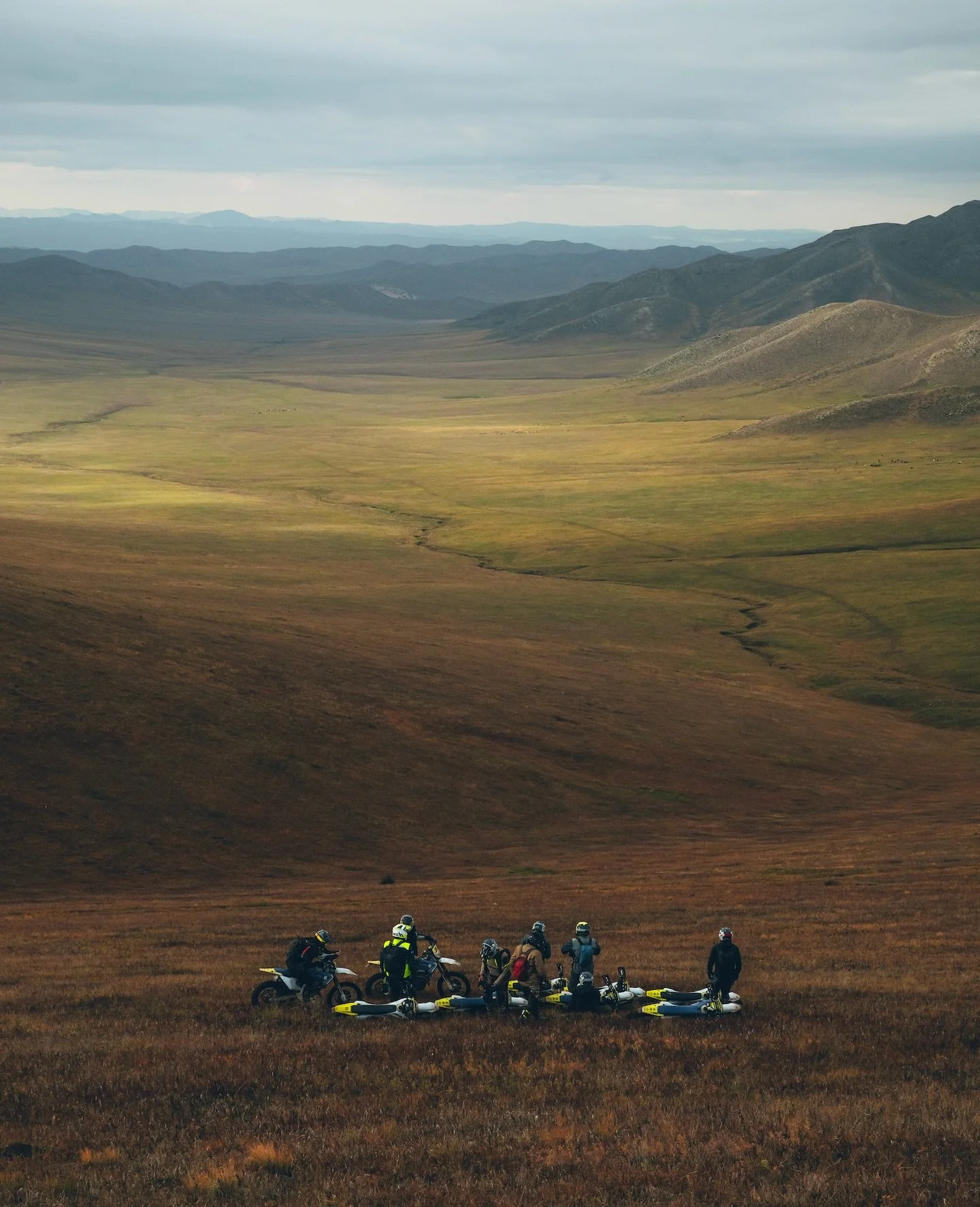 Disconnecting from the world: seven days in the Mongolian wilderness. Unplugged, untamed, unforgettable. @wilderness see you again this summer! 💪🏽🇲🇳 

#onceinalifetime
#mongolia 
@huskylodge_mongolia 
@husqvarna.motorcycles