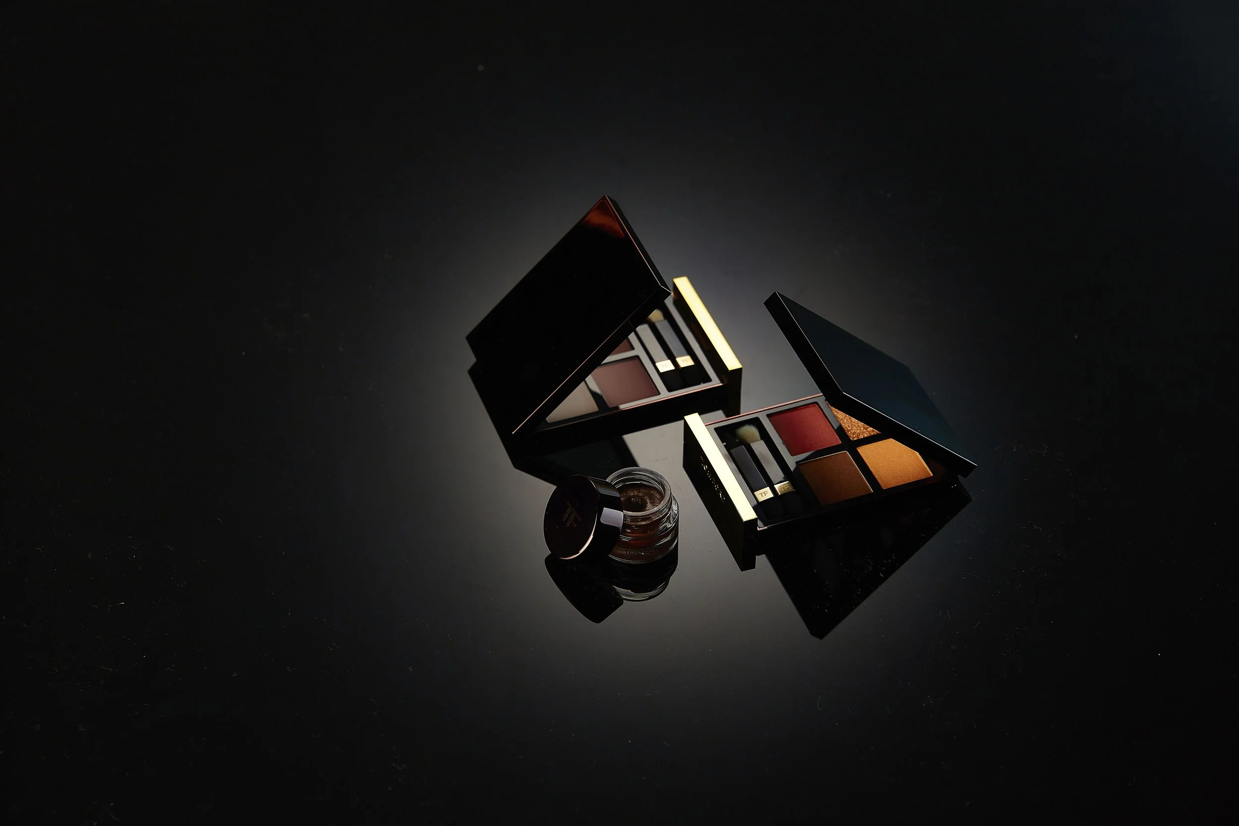 LF X TOM FORD BEAUTY BOX-THG003228-SHOT 6_RT_before.jpg