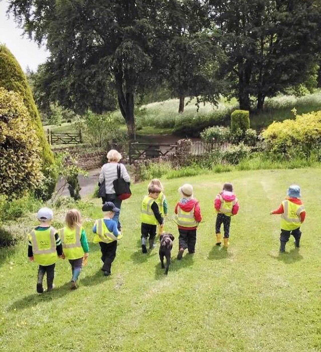 Enjoying our beautiful surroundings whilst learning all about our environment, as well as celebrating the upcoming Jubilee with sensory activities and fun games! Our sand pit is full to the brim and sports was soggy but we all stayed smiling! Being a