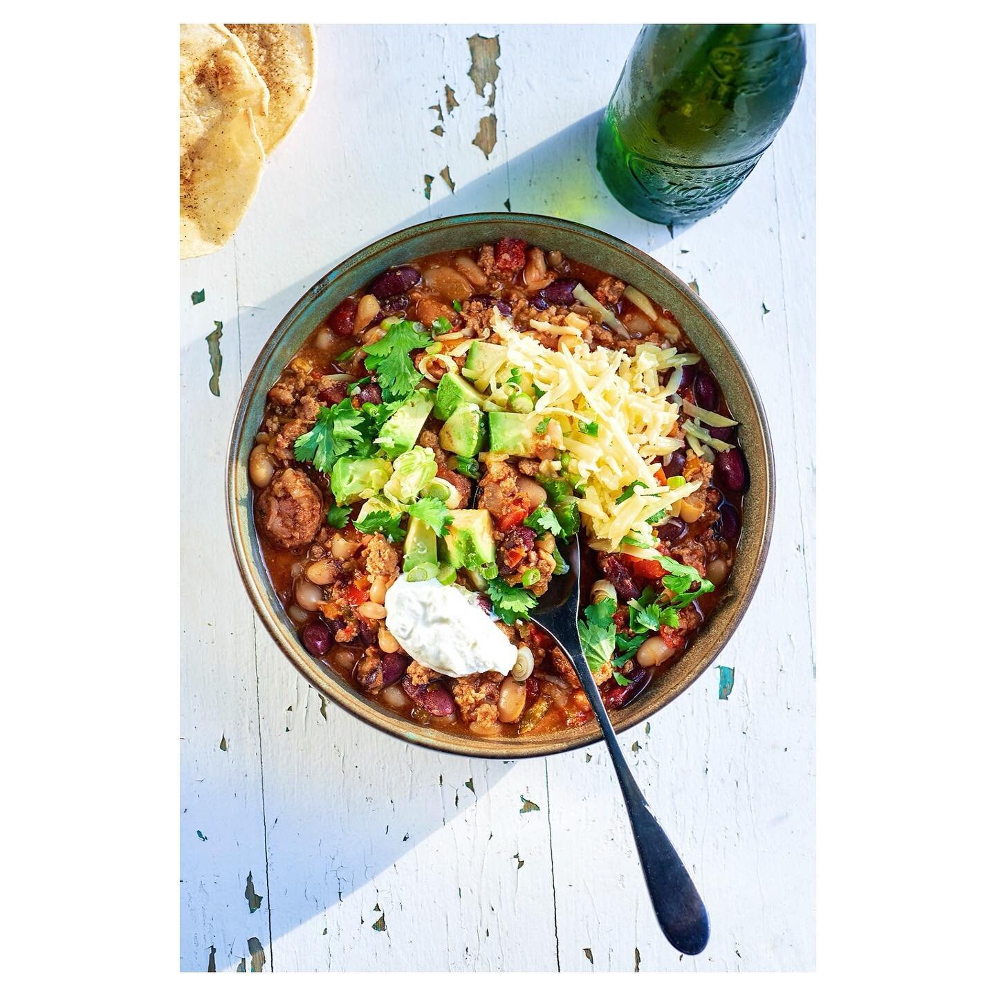 Turkey and Chorizo chili for lunch on a cold day + cervesas Alhambra 
.
.
.
. #homemadefood #chili #bohokitchn #foodphotography