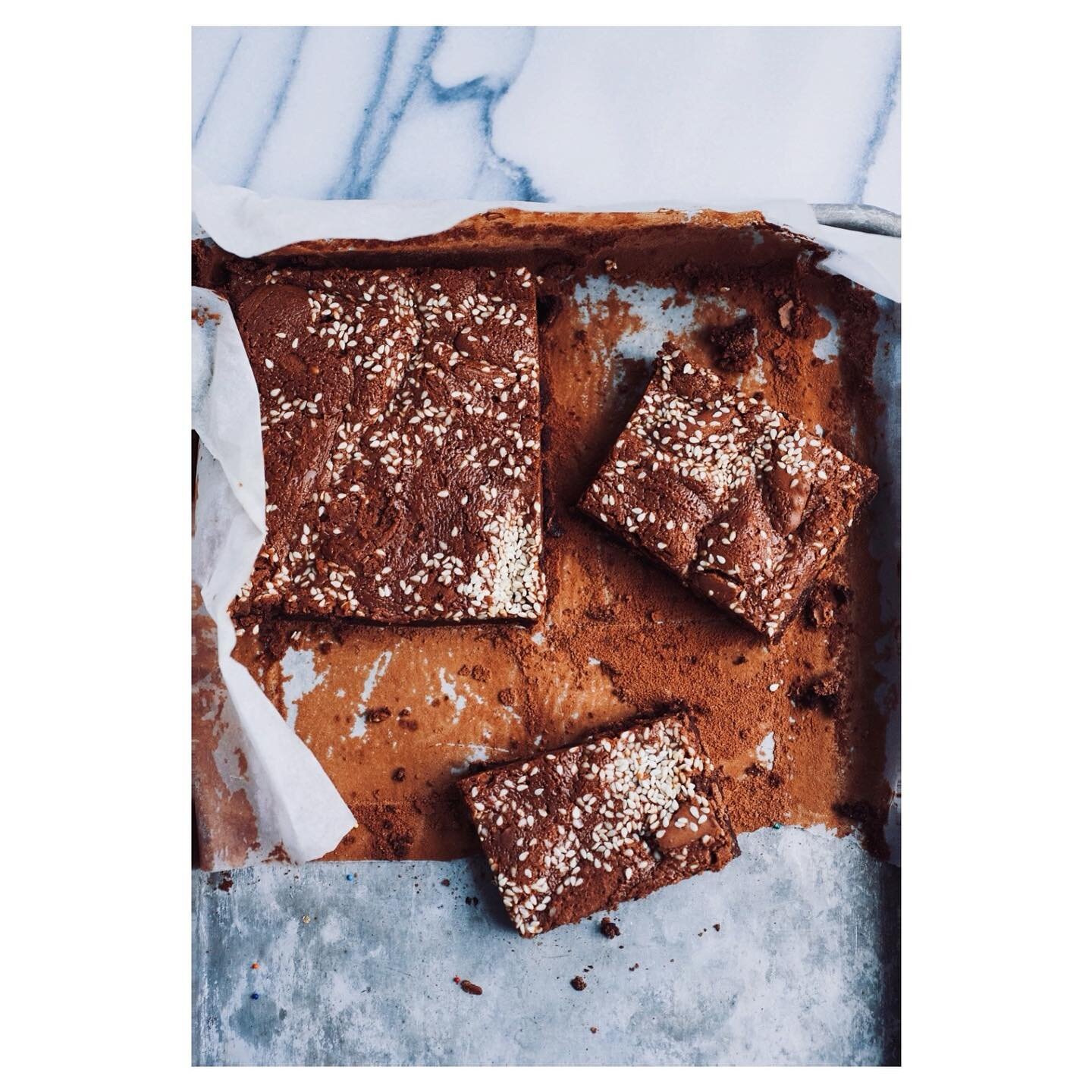 Fudgy cocoa brownies with sesame seeds + gluten free baking by @ashley11901 shot for @firstandsouth 
.
.
.
. #foodphotography #captureonepro #brownies