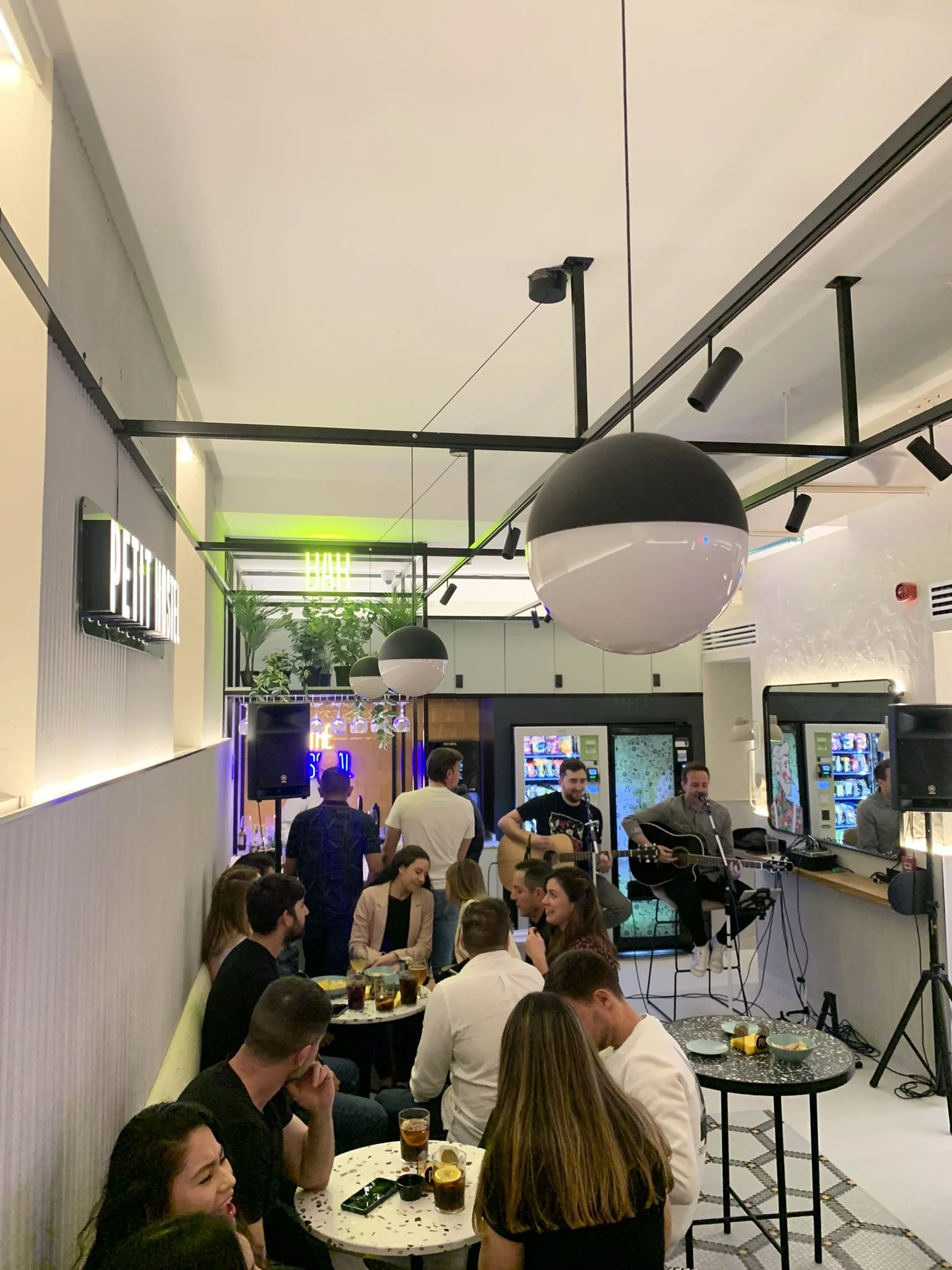 Apertura Petite Hostel Palacio Real