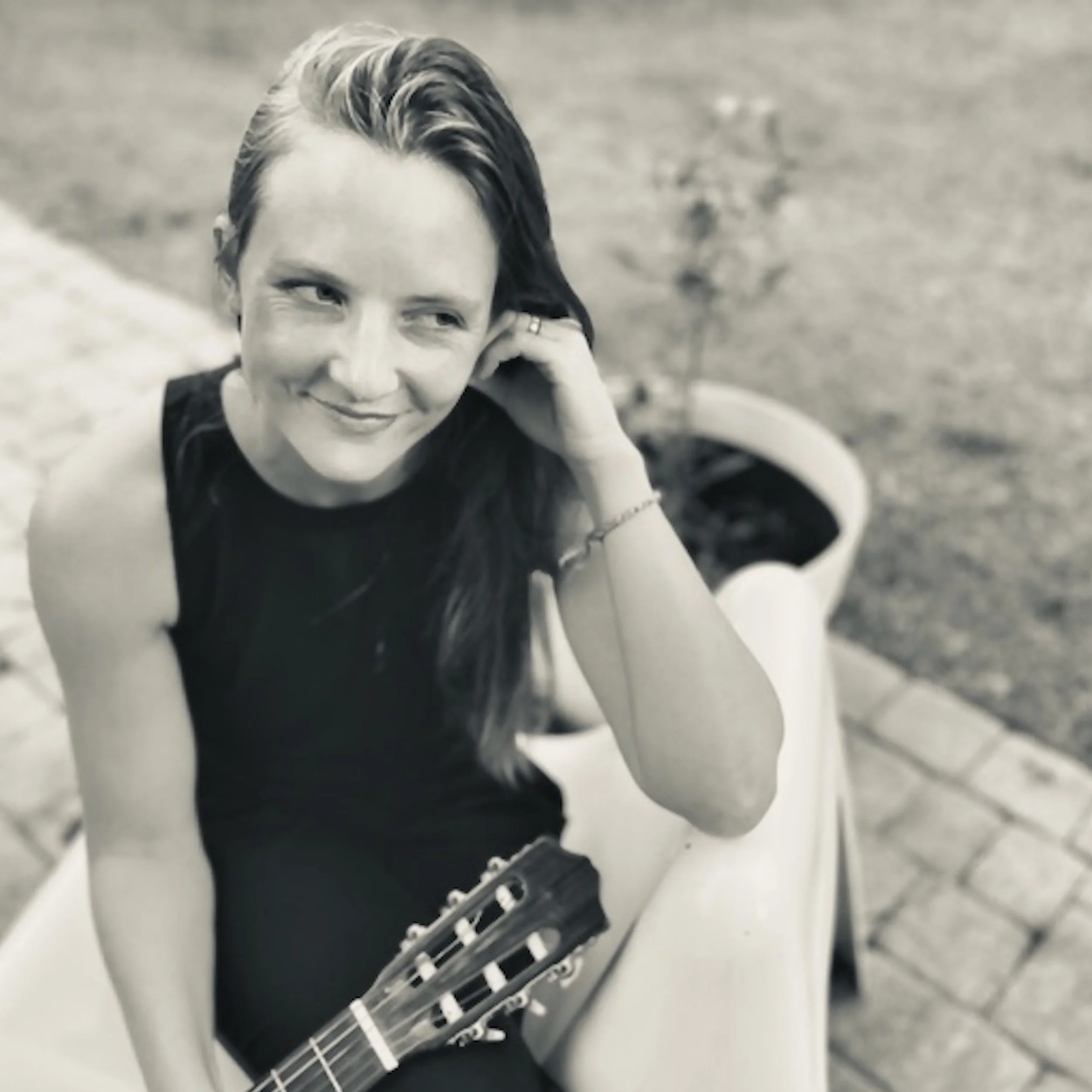 Maggie Clifford - Come the Rain