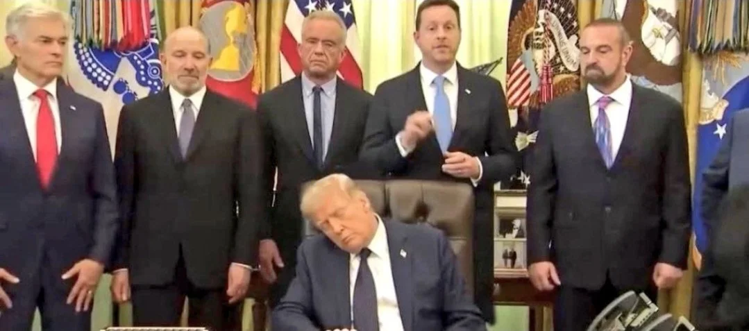 HGvgiXbasAAzNr_.jpg