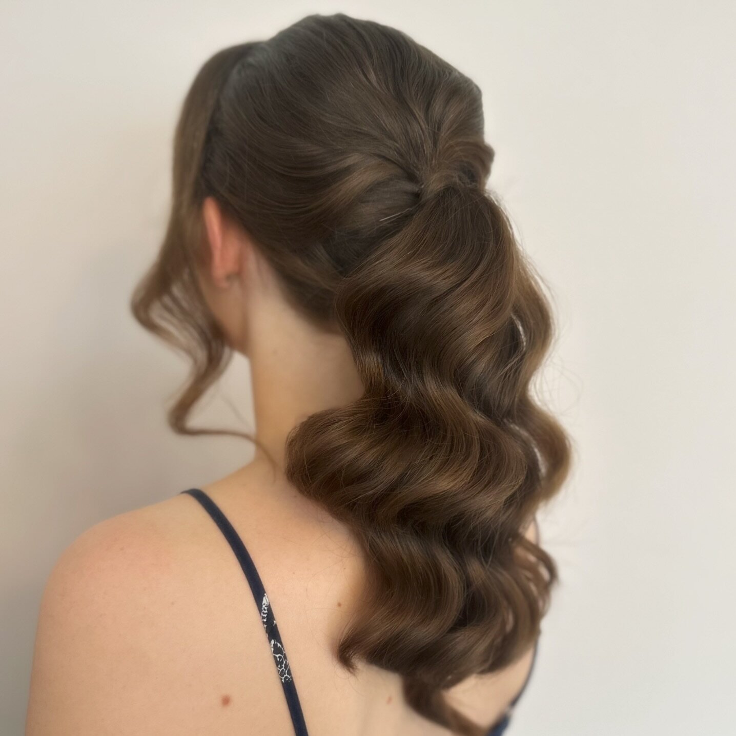 Would you like to know the secret to getting your natural hair to look full and retain as much length as possible in your ponytail when extensions aren&rsquo;t available?&hellip;
Multiple ponytails (in this case 3) all on top of each other.