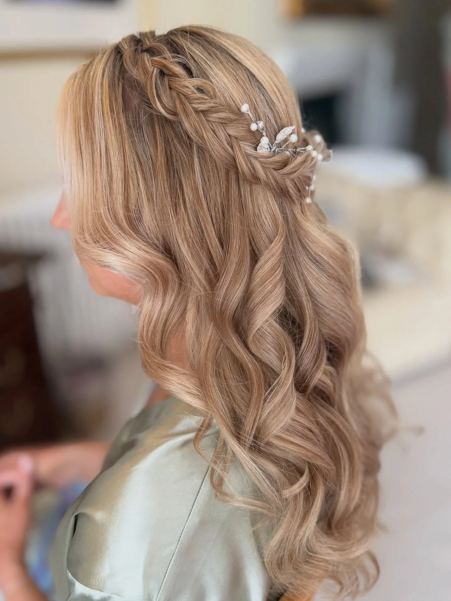 Bridesmaids&hellip;

What to ask for : soft alternating curls with a Dutch fishtail braid and soft face framers.

How to prep your hair : blow dry your hair smooth ahead of your stylist creating the style. Clean, dry hair with no additional products.