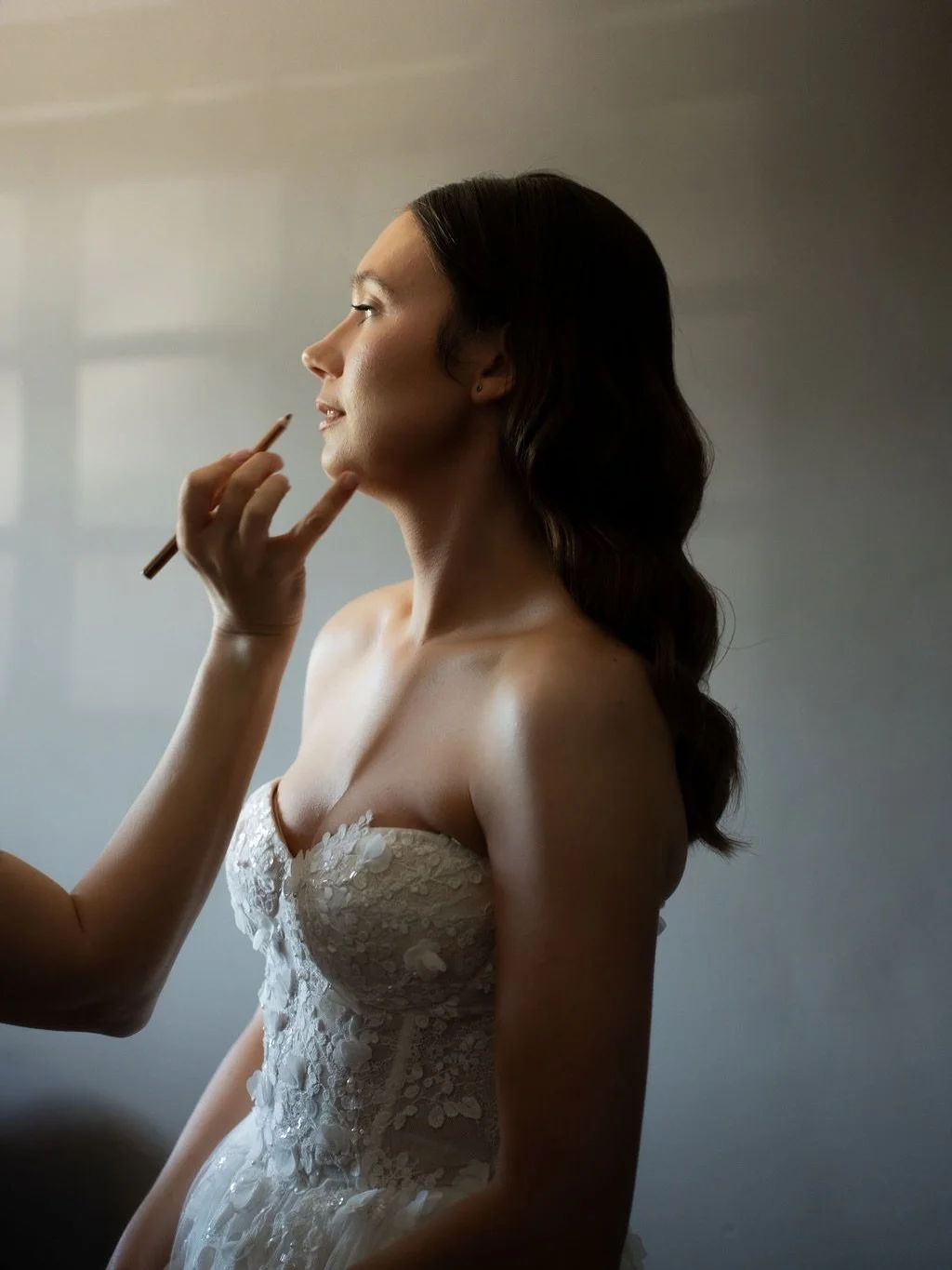 Poised, calm and quietly in the moment. @maisiee.watson was a serene Bride.

So beautifully captured by @georgiasvisualsweddings ahead of her wedding @thetithebarn 

Hair Notes : Maisie wanted a natural wave with a little movement with no clip in ext