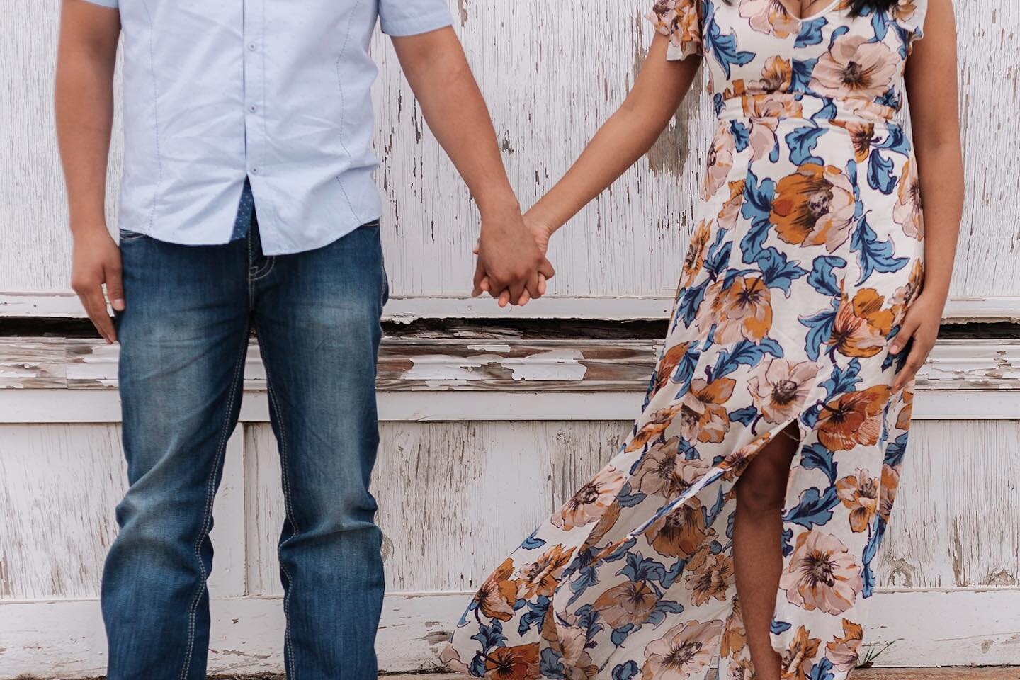 Take my hand and hold on. Tell me everything that you need to say. #lavidaveraphoto
.
.
.
.
Tags.
#fortworthphotographer #dfwphotographer #lifestylephotography #dallasphotographer #intimatestorytellers #wildweddinginspiration #dirtybootsandmessyhair 