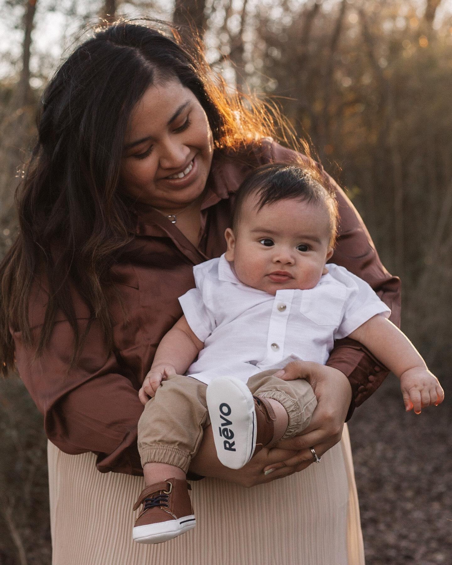 Mini sessions are perfect when you&rsquo;ve got littles like baby Phoenix + you&rsquo;re dealing with Texas weather that likes change from minute to minute.

Bring on the Spring 📷 🌸 sessions y&rsquo;all! Click the link in my bio to book! #mommyandm