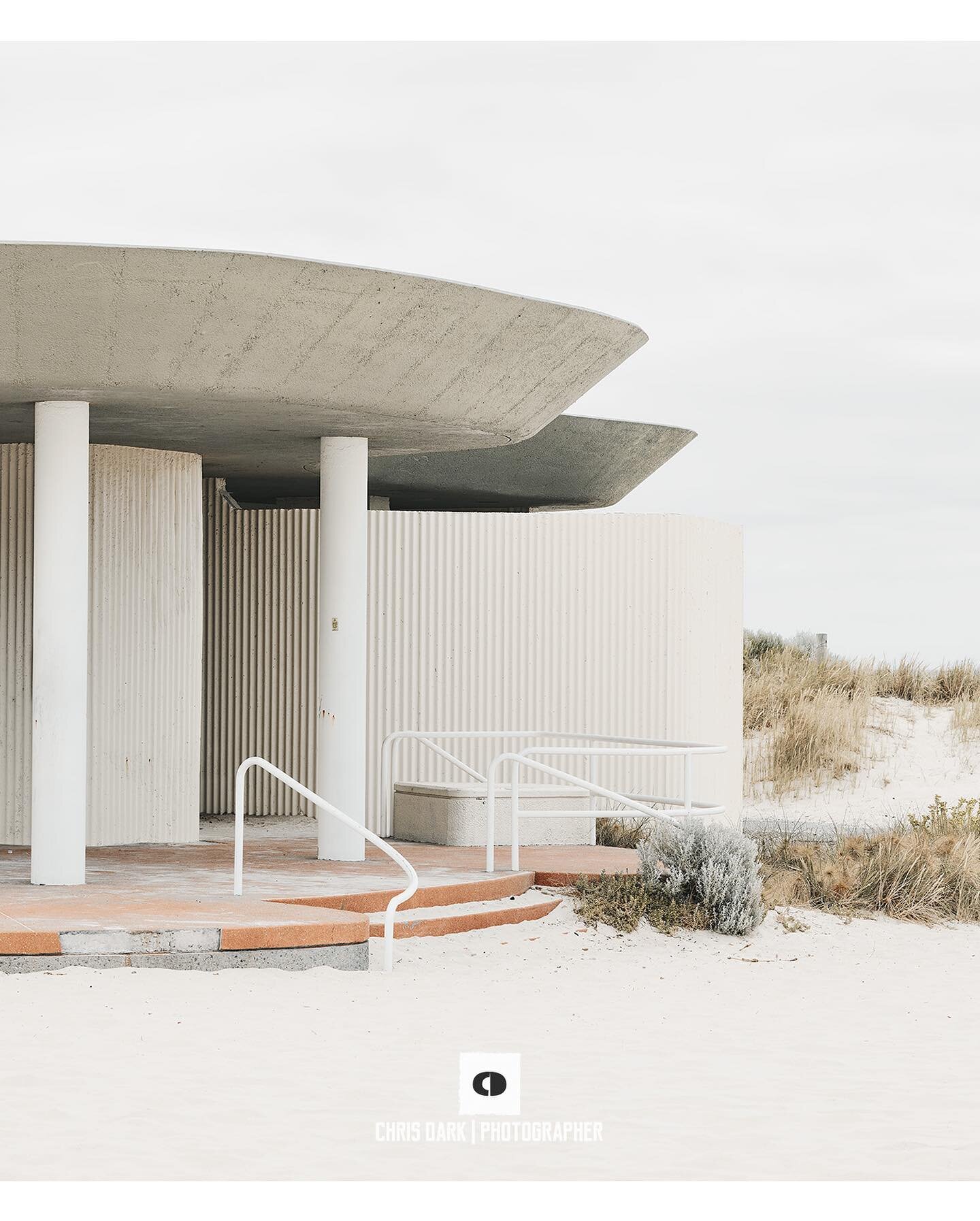 Nostalgic, functional and simple 70&rsquo;s beach kiosk in true Brutalism design style. ⁣Prints available @artloversaustralia and @theartling 
.⁣
.⁣
.⁣
.⁣
.⁣
#citybeachperth #photography #brutbuilds #artloversaustralia #theartling #saatchiart #eizo_a