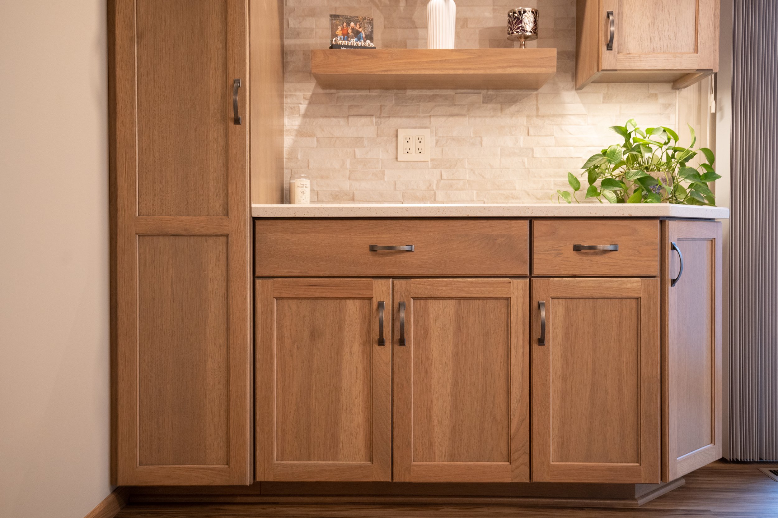 Kitchen Cabinets Versus Drawers - Pros, Cons