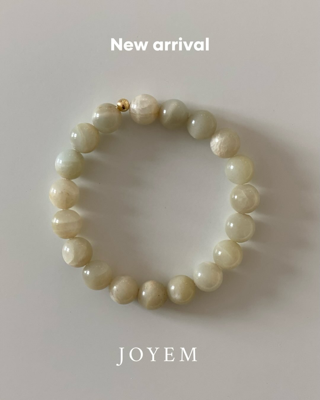 New in ☁️ Like a quiet cloud drifting across a Nordic sky, our eye-catchingly minimal Pilvi bracelet captures a feeling of calm and subtle magic. This moonstone bracelet glows with a soft, pearly shimmer that shifts gently with every movement, echoin