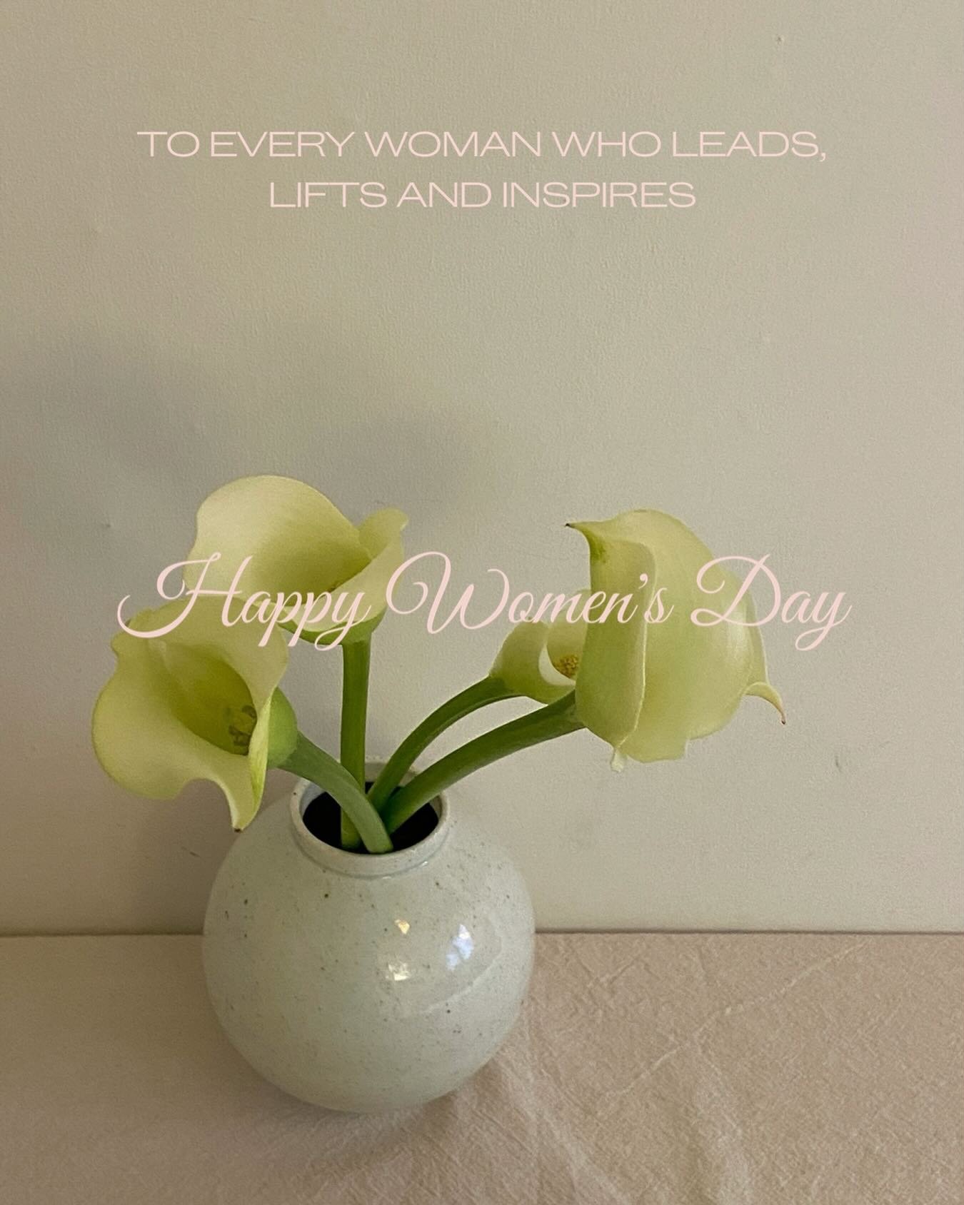 Wishing a happy day to us women 😘 The world would look very different without us 😅