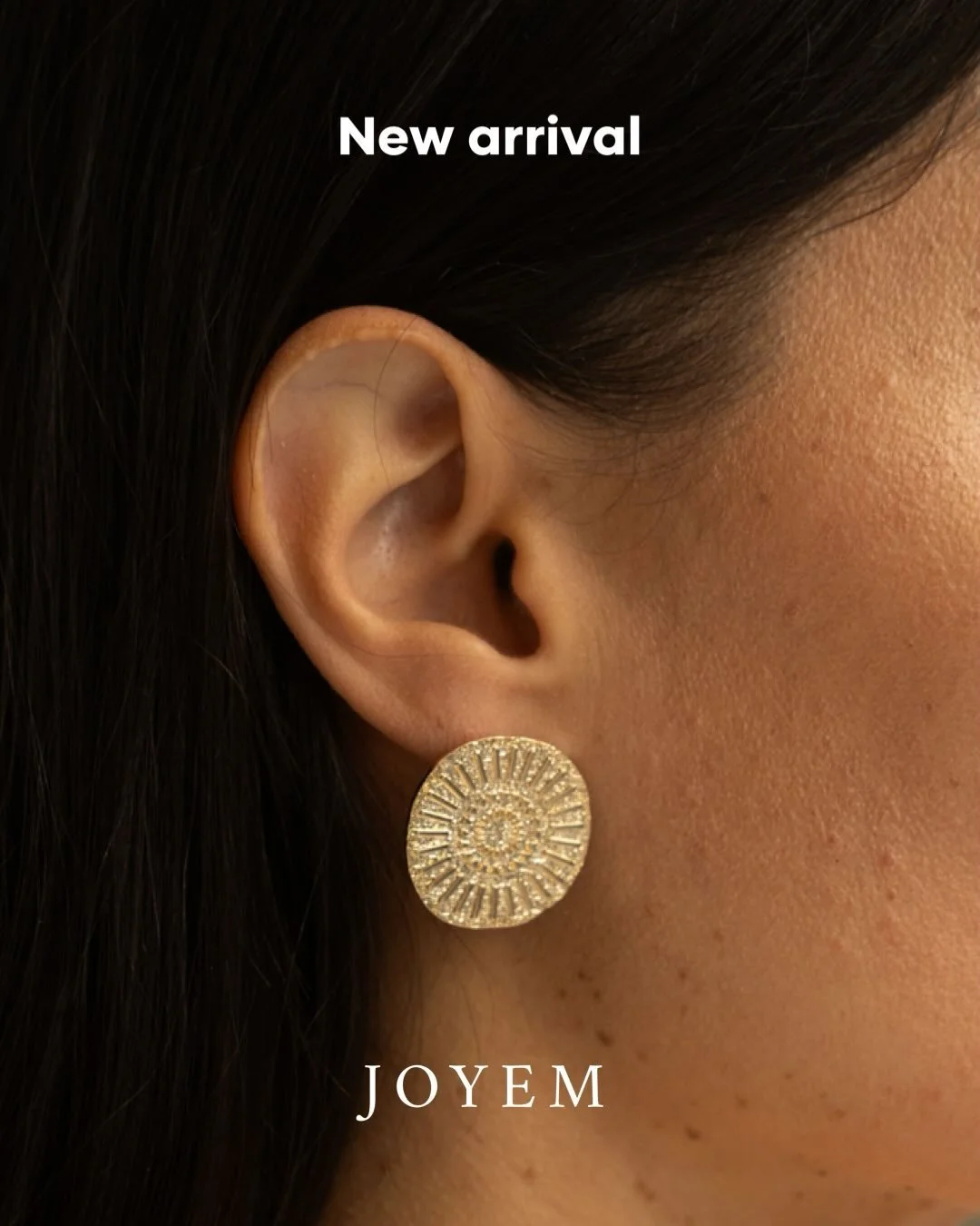 POV: you just found your summer earrings 🌞

Our Amalfi earrings are bold, radiant and inspiring by golden sunsets on Italian coast. Featuring a sculptural sun motif and surprisingly lightweight feel, these are the earrings that instantly make every 