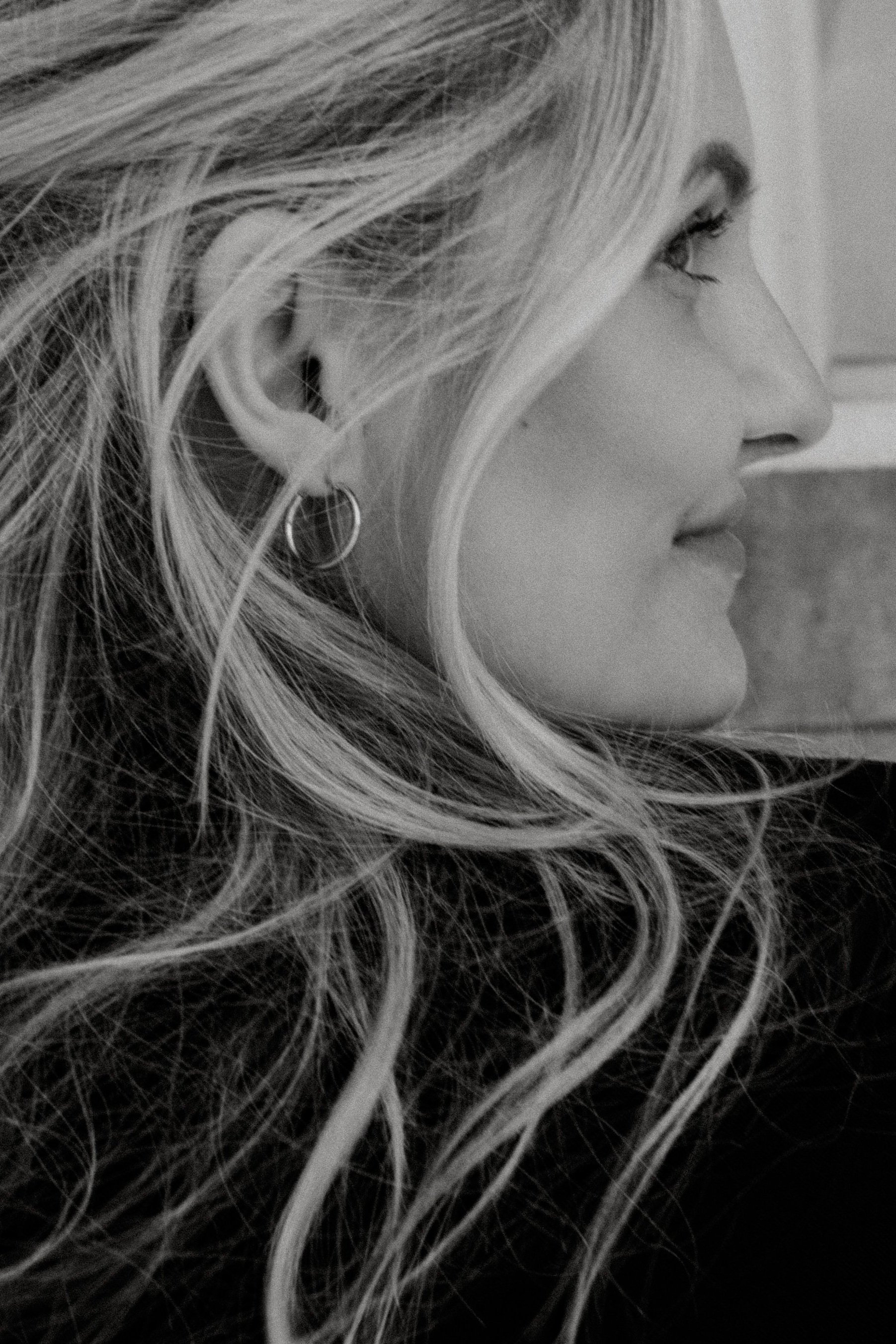 JOYEM+Vienna+Hoops+Gold+Medium_BW_Copenhagen+Photoshoot.jpg