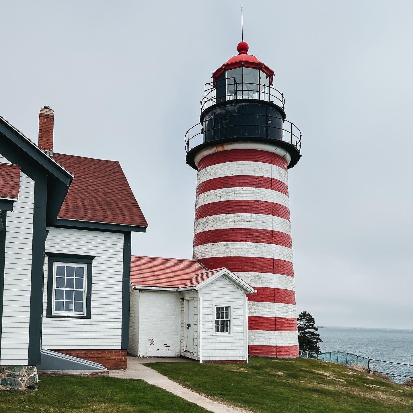 Wrapped up our time in Maine by driving along almost the entire coastline and ending up at the easternmost point in the US, just across the bay from Canada. This spot has the highest tides in the world and the moody views were kind of perfect. Also p
