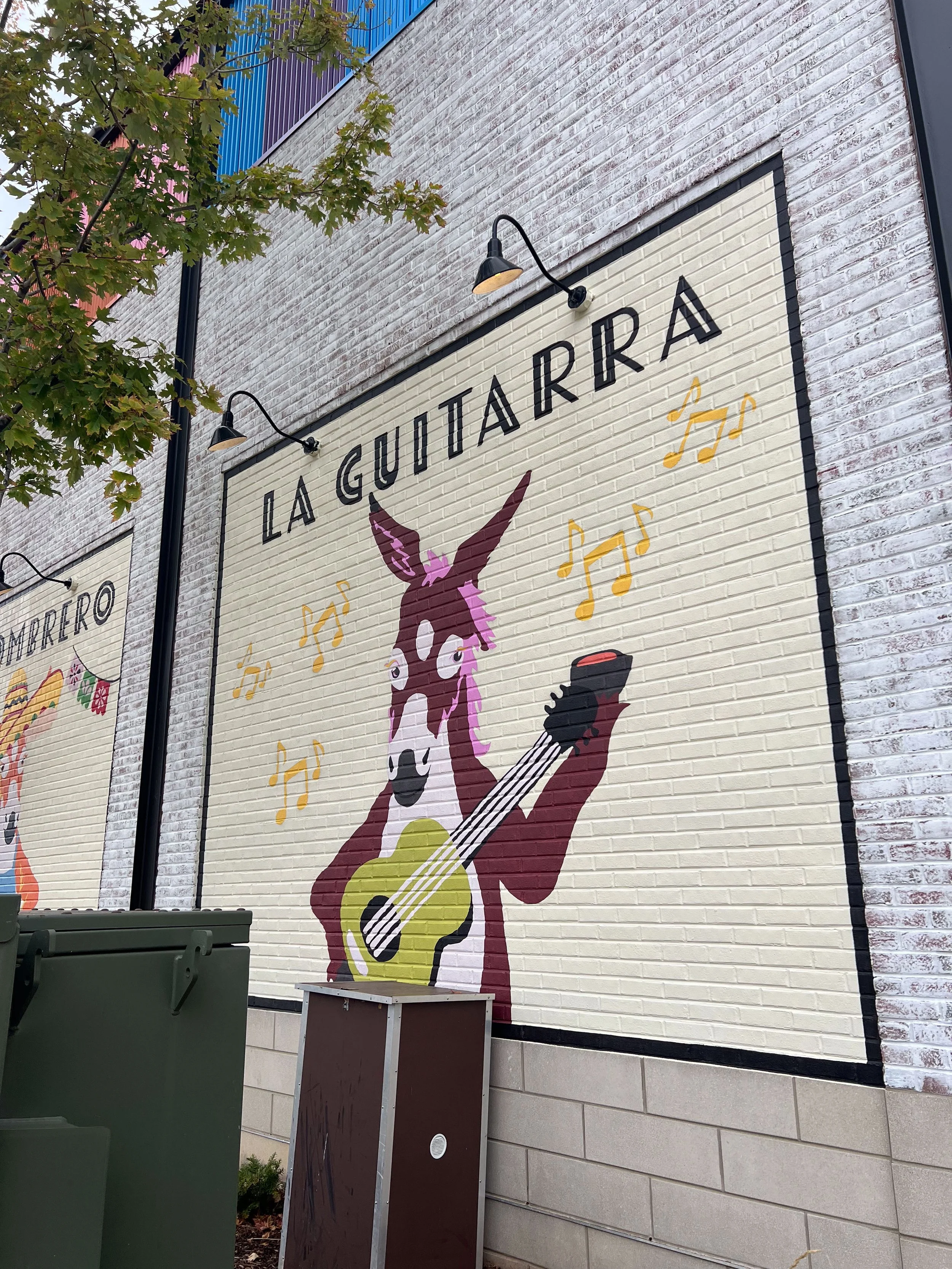 24-014_FatRosiesRosemont_ExteriorMural_04.jpg