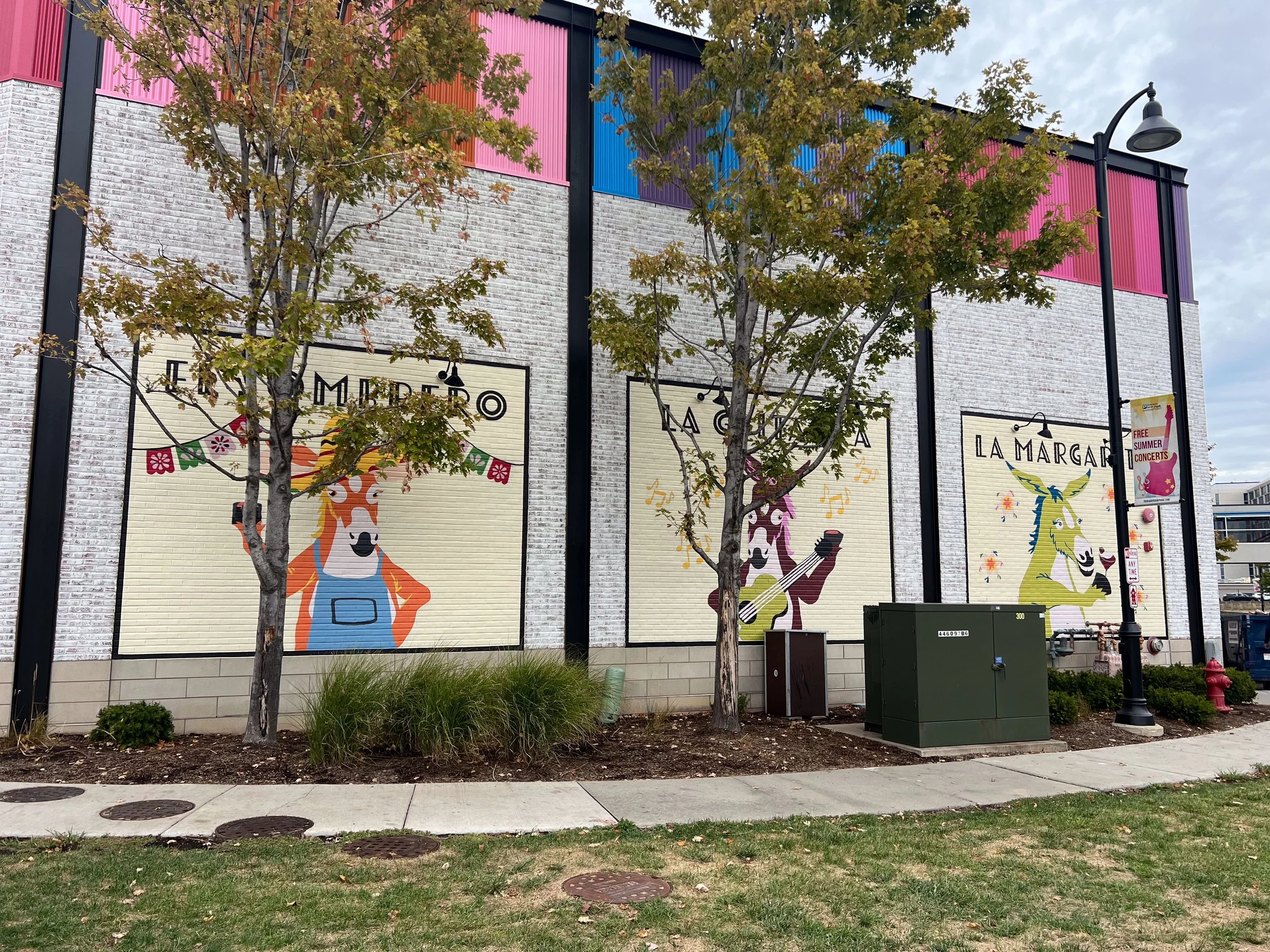 24-014_FatRosiesRosemont_ExteriorMural_08.jpg