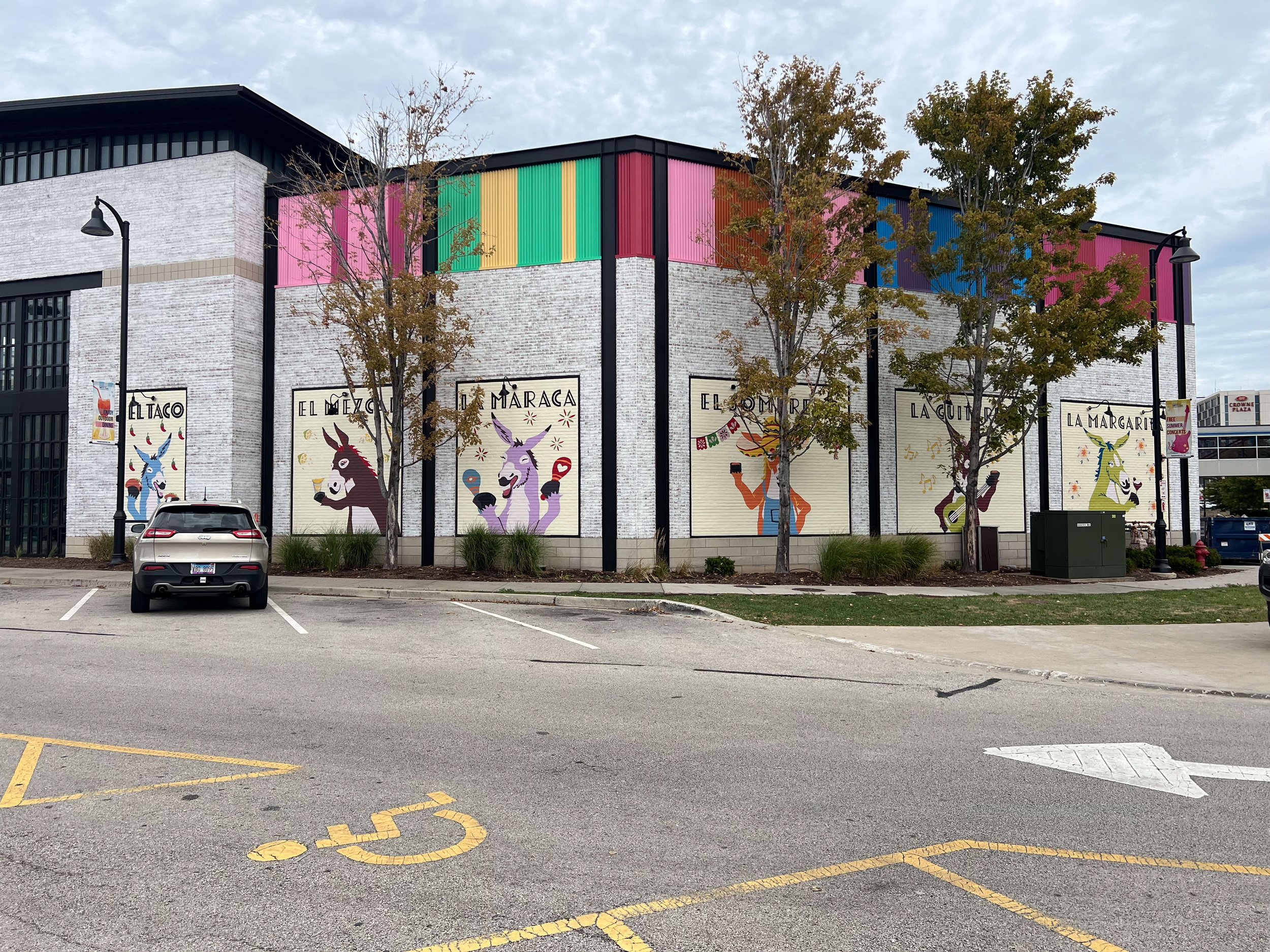 24-014_FatRosiesRosemont_ExteriorMural_09.jpg