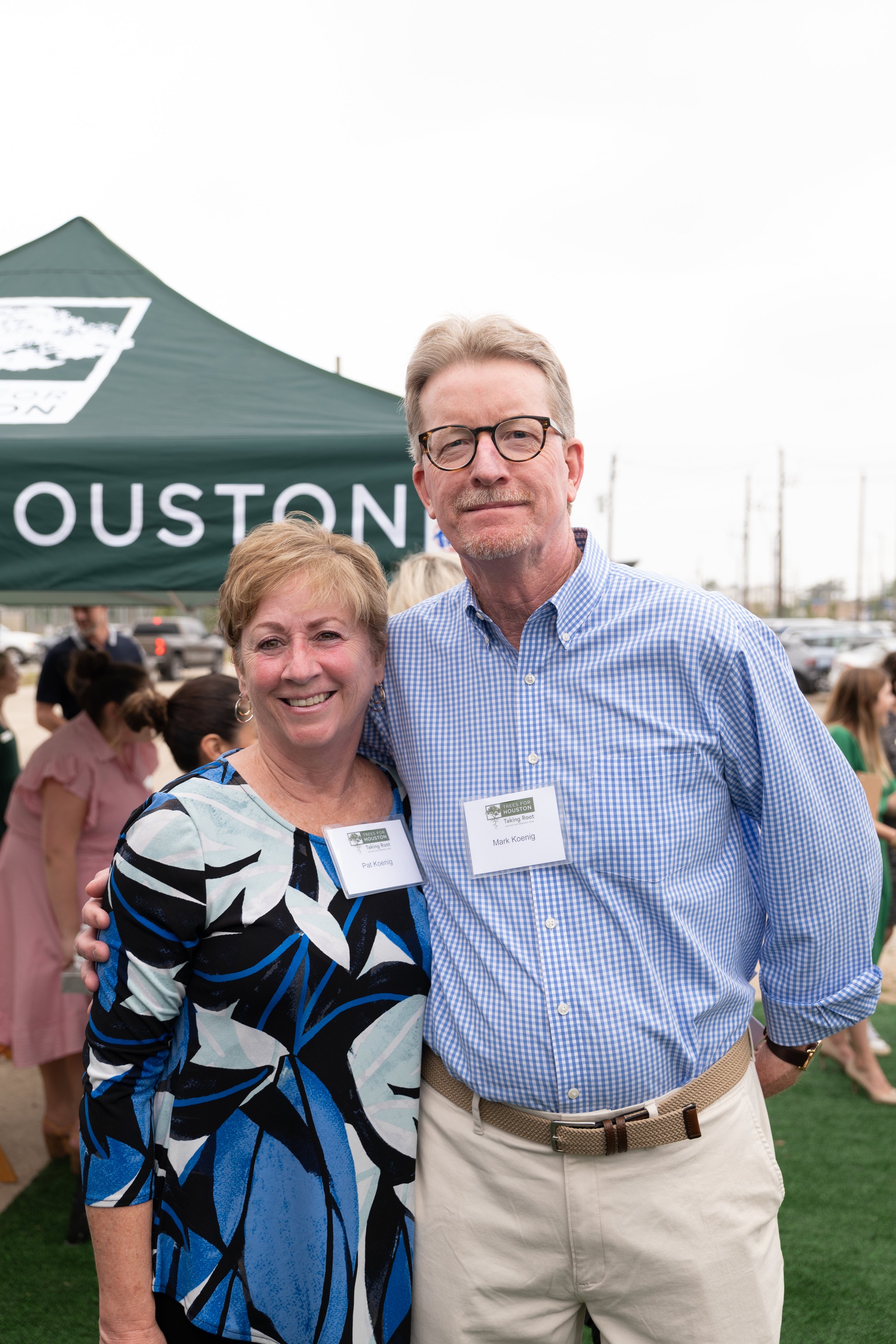 149_TreesForHoustonTakingRoot_DOrtizPhoto_041322_Pat Koenig and Mark Koenig.jpg