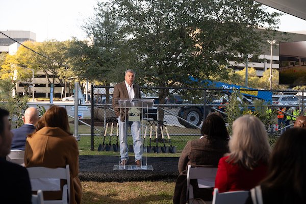 111_TreesforHoustonMillionth_DanielOrtizPhoto_020526.jpg