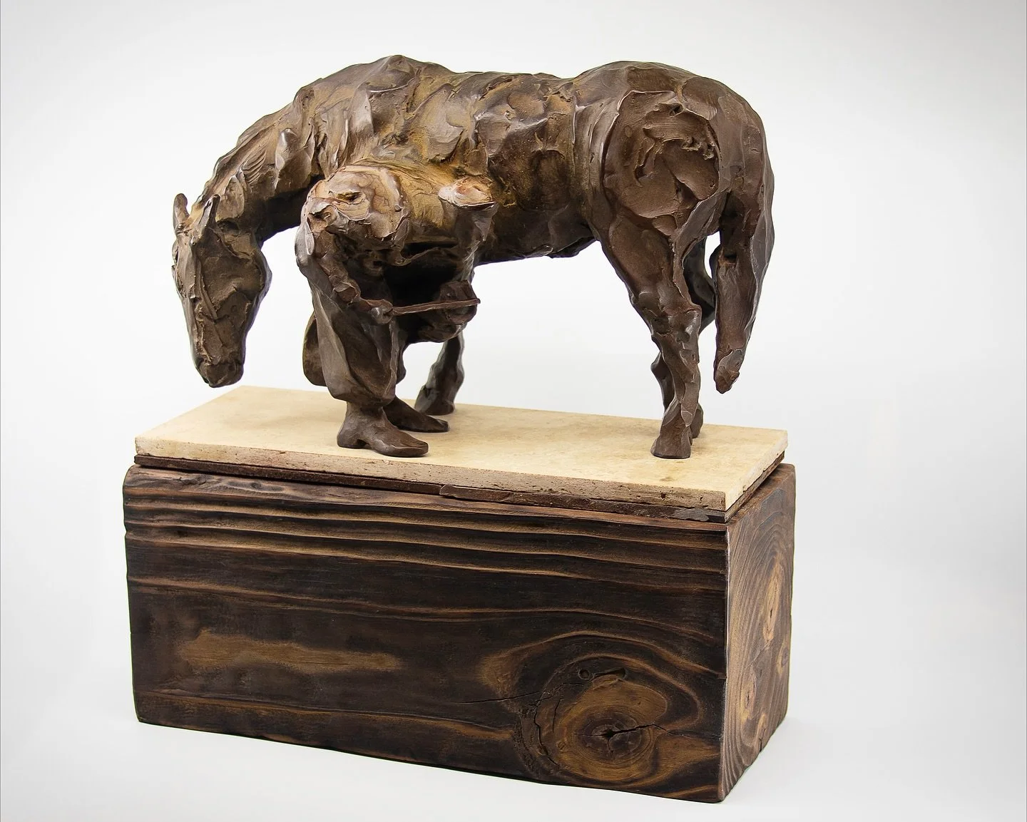 Jane DeDecker captures the dedication and care of a farrier in “Tending the Spirit.”
“Tending the Spirit”
Jane DeDecker
13×12×5″
Bronze
#art #sculpture #bronze #farrier #equestrian #horsebackriding #horsesh