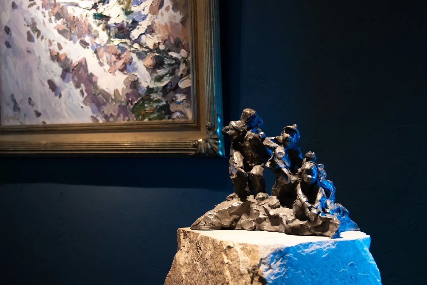 Jane DeDecker&rsquo;s portrayal of emotion, like the joy of a snowball fight, emanate from &ldquo;Winter Games.

&ldquo;Winter Games&rdquo;
Jane DeDecker
9&times;13.5&times;8&Prime; | Bronze

#snowballfight #bronze #sculpture #holiday #christmas #win