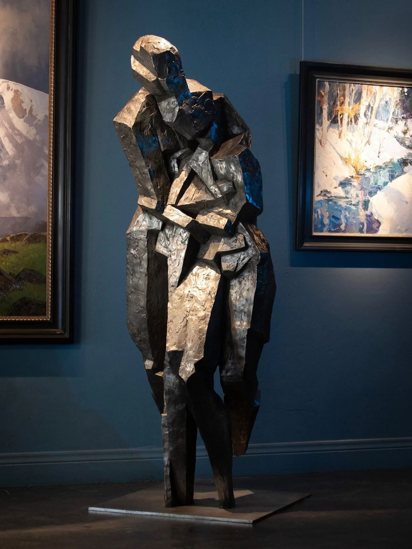 In the warm embrace of a loved one, Gail Folwell&rsquo;s &ldquo;Rapture&rdquo; walks us into an exciting new year.

&ldquo;Rapture&rdquo;
Gail Folwell
Bronze
78&times;34&times;40&rdquo;

#art #sculpture #bronze #contemporary #love