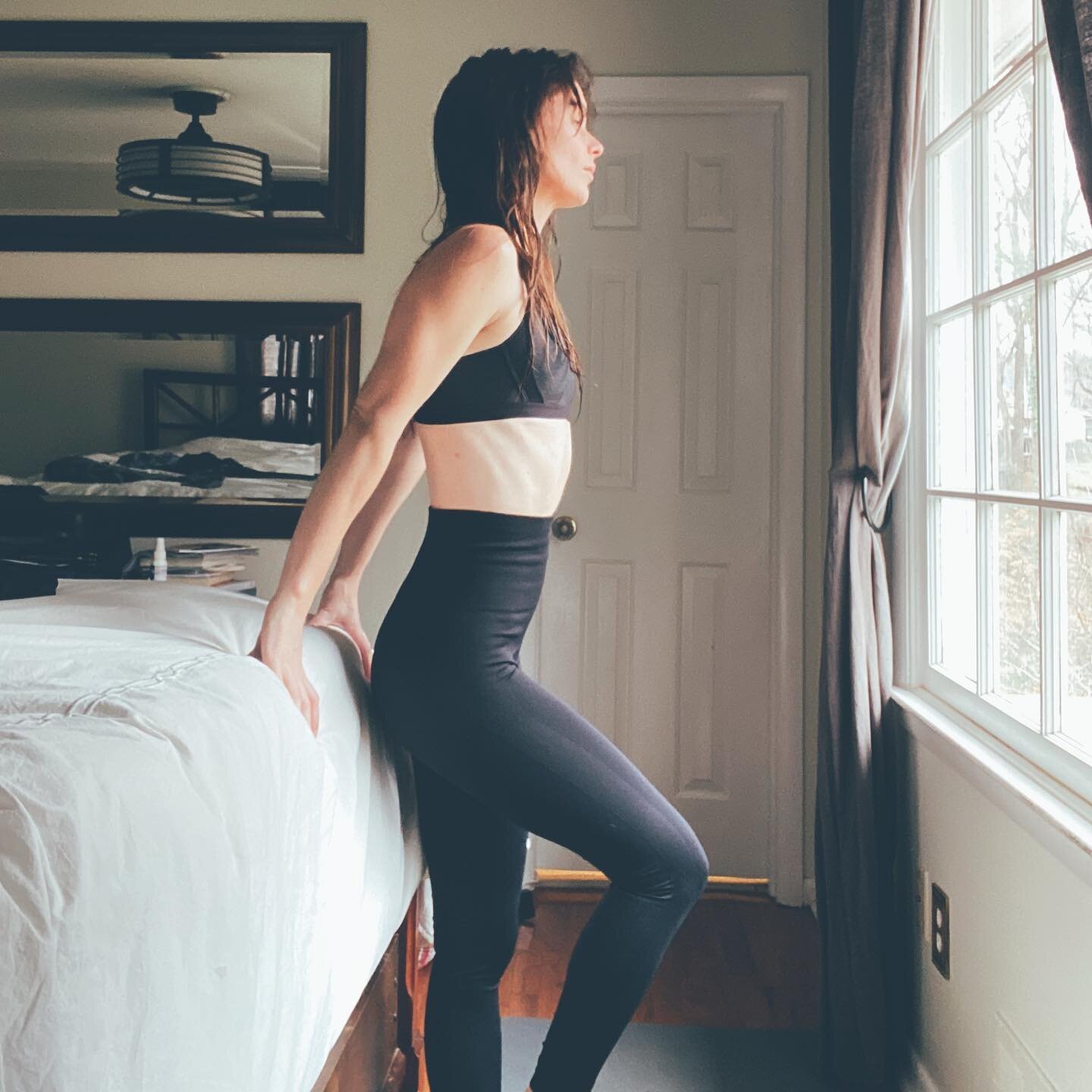 What are you up to this weekend? My weekend plans include long hot showers, CBD smoothies, and chilling in these beautiful and sustainably crafted leggings by @boobdesign. Made in Italy, they design comfortable high quality clothes for moms and moms-