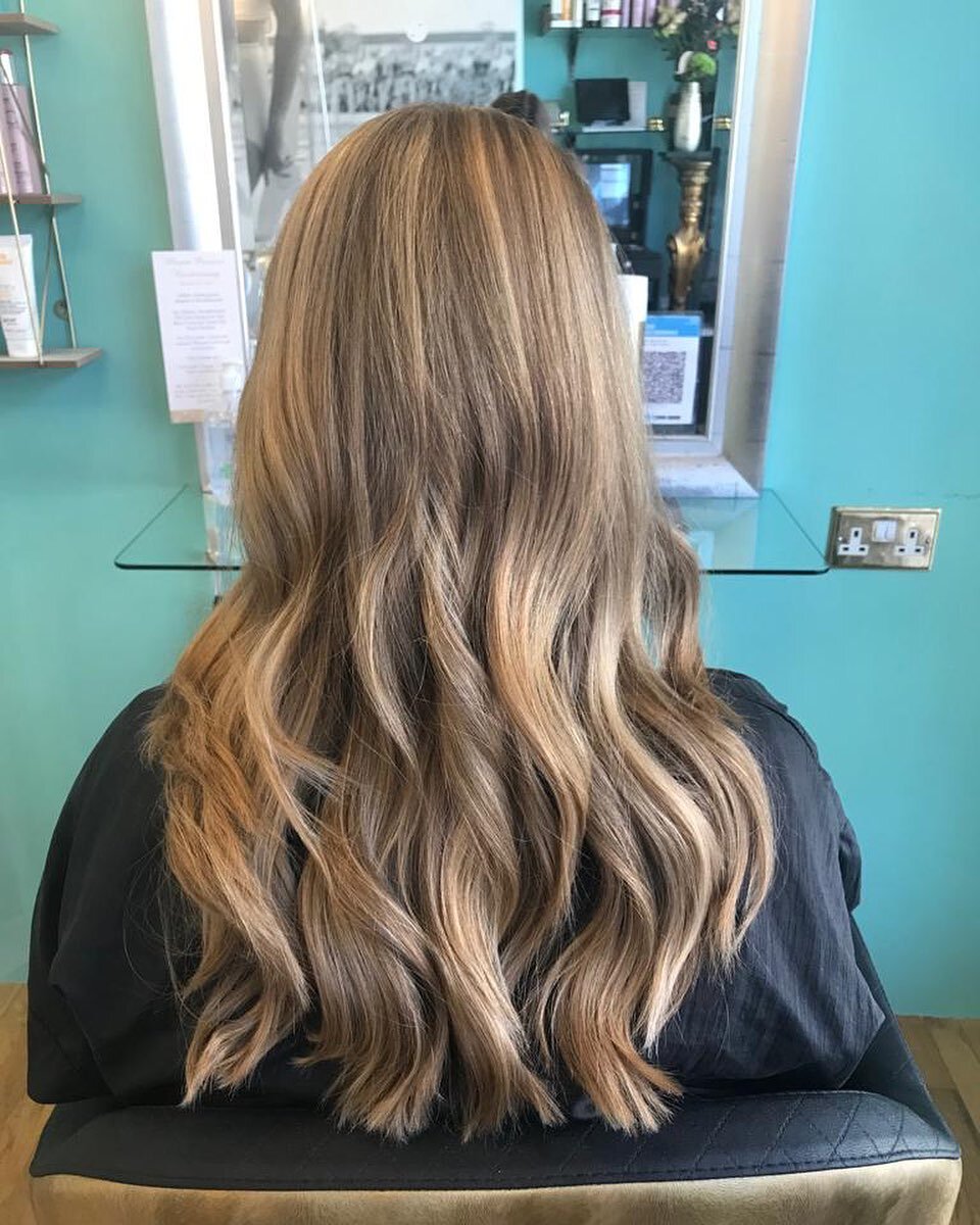 Beautiful colour and cut by Chloe 😍

Don&rsquo;t forget to enter our competition to win a free Cut and Colour with Chloe!! 
See our last post for details on how to enter 😘
#wavyhair #longhair #brondehair #competition #freehairdo #giveaway #hertford