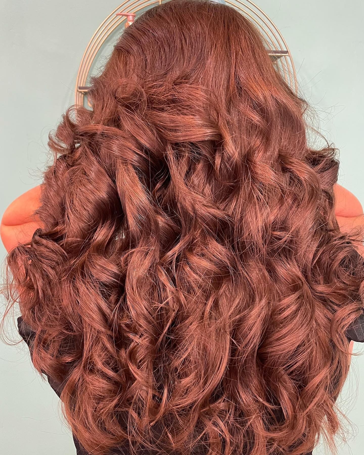 Gorgeous curls created by Max 🥰
#curlyhair #brunettehair #bouncyhair #curlsfordays #maxinporcaro #hertfordshire #hertfordsalon #supportsmallbusiness