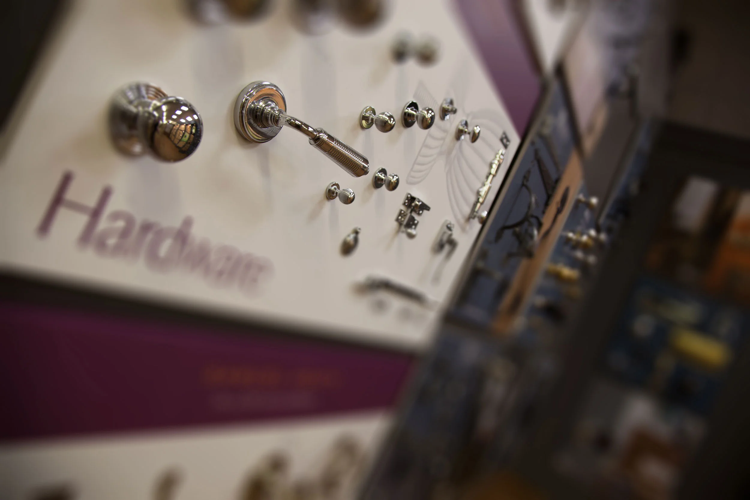 Hardware-1vignette-web.jpg