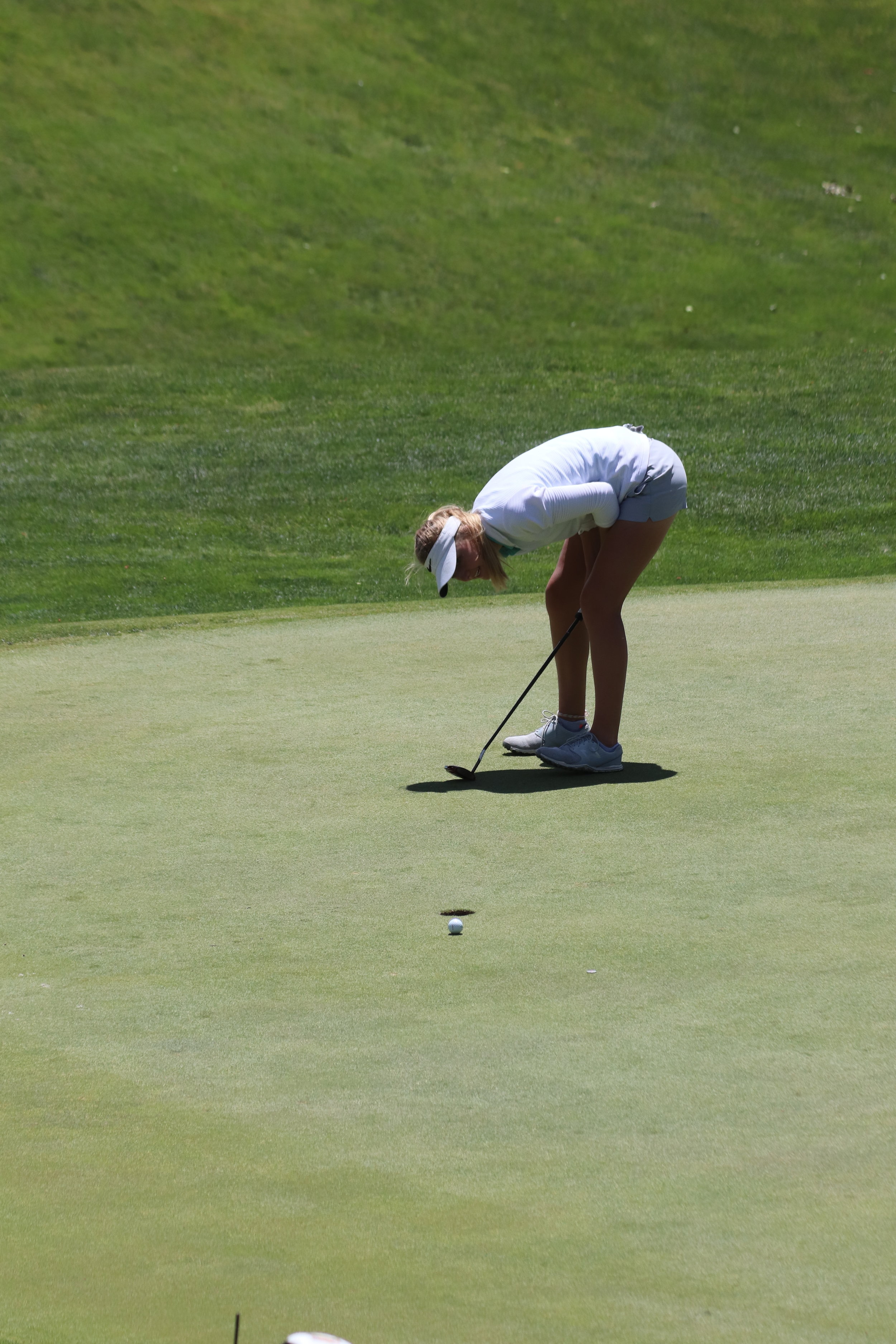 Anna Kittelson Misses her second put on 18 by a hair