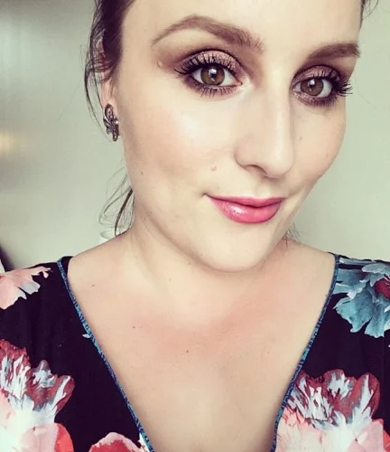Wearing my faves: Too Faced Chocolate Bar palette & Holika Holika lip tint.