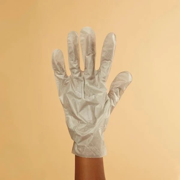 VOESH-PHOTO-CollagenGlovesWithArganAndOliveOil-Hand-200810.jpeg