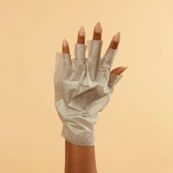VOESH-PHOTO-CollagenGlovesWithArganAndOliveOil-HandNoTips-200810.jpeg
