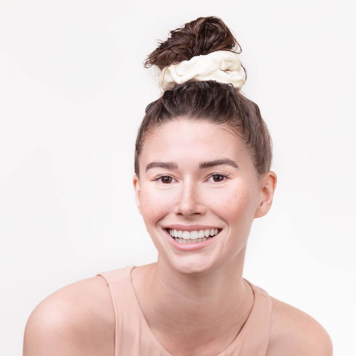 towel scrunite white 4.jpeg