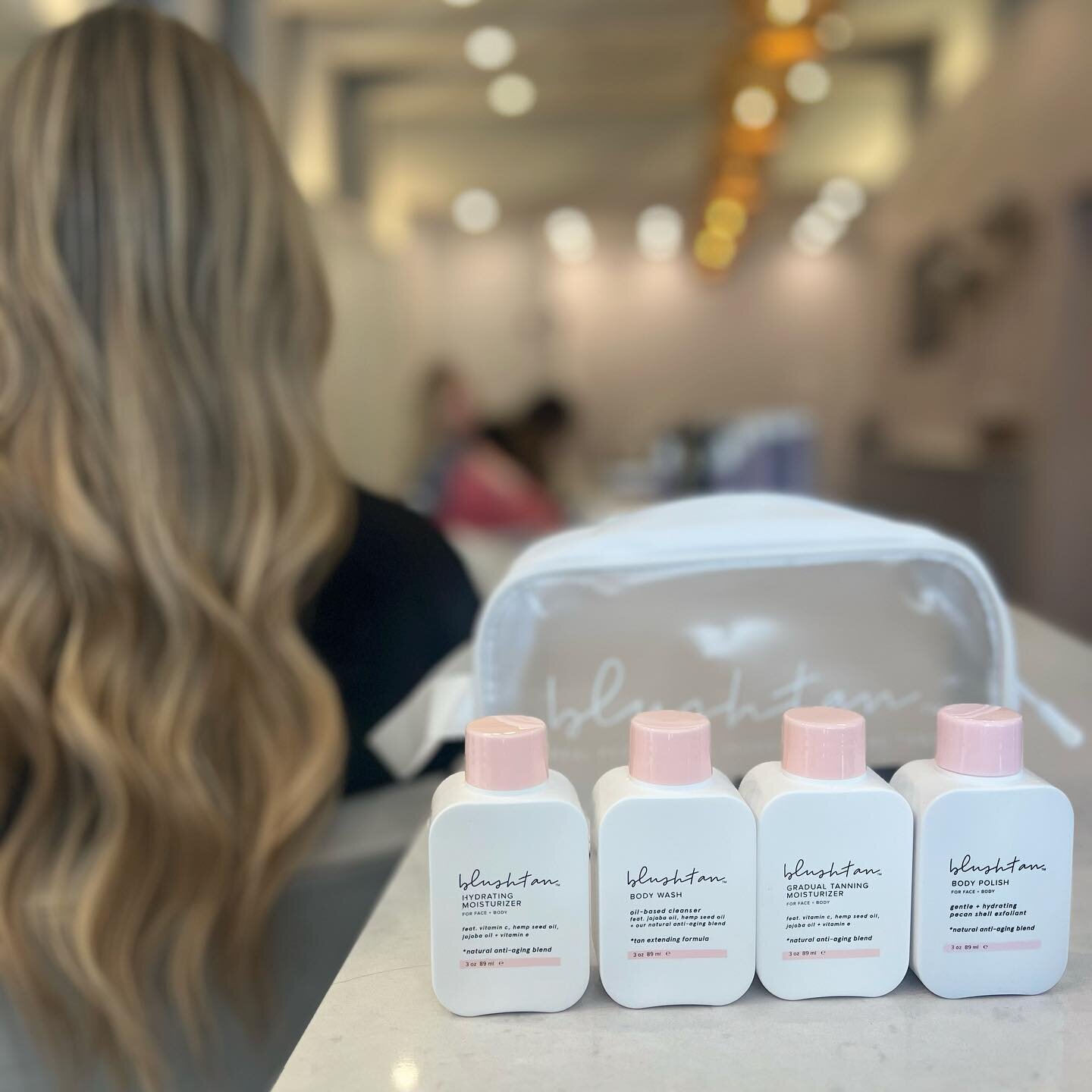 Happy Madness Monday 🥳

Mane &amp; Mani has teamed up with @blushtan_westpeabody for the perfect prize💗

🎀 $100 GC (Two Full Body Tans!) from @blushtan_westpeabody 
🎀 Glow on the Go blushtan Travel Bag with Four Products! ☀️
🎀A 3-Pack of Blowout